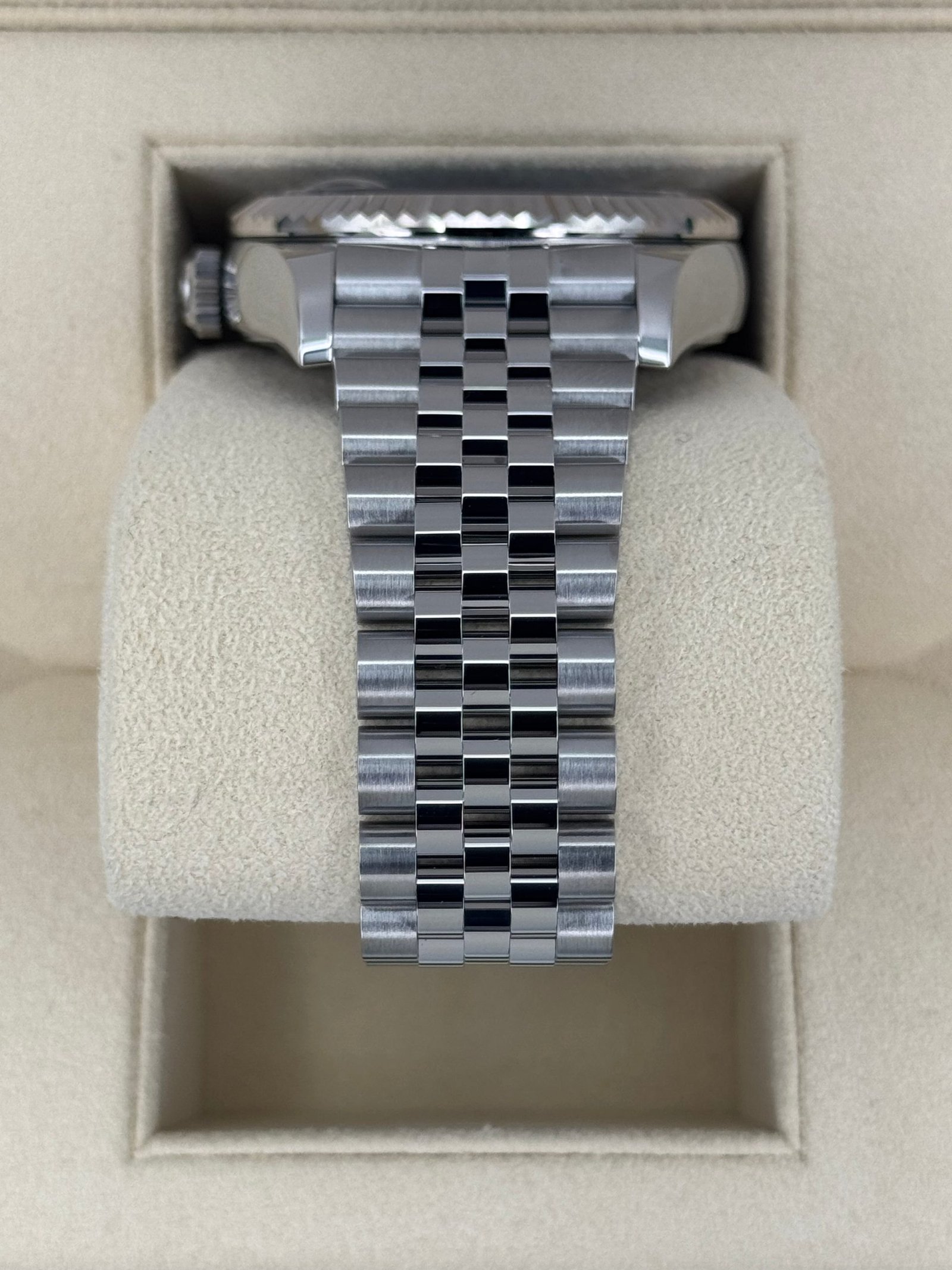 2025 Rolex Sky-Dweller 42mm 336934 Jubilee Blue Dial (Unworn) - Image 4