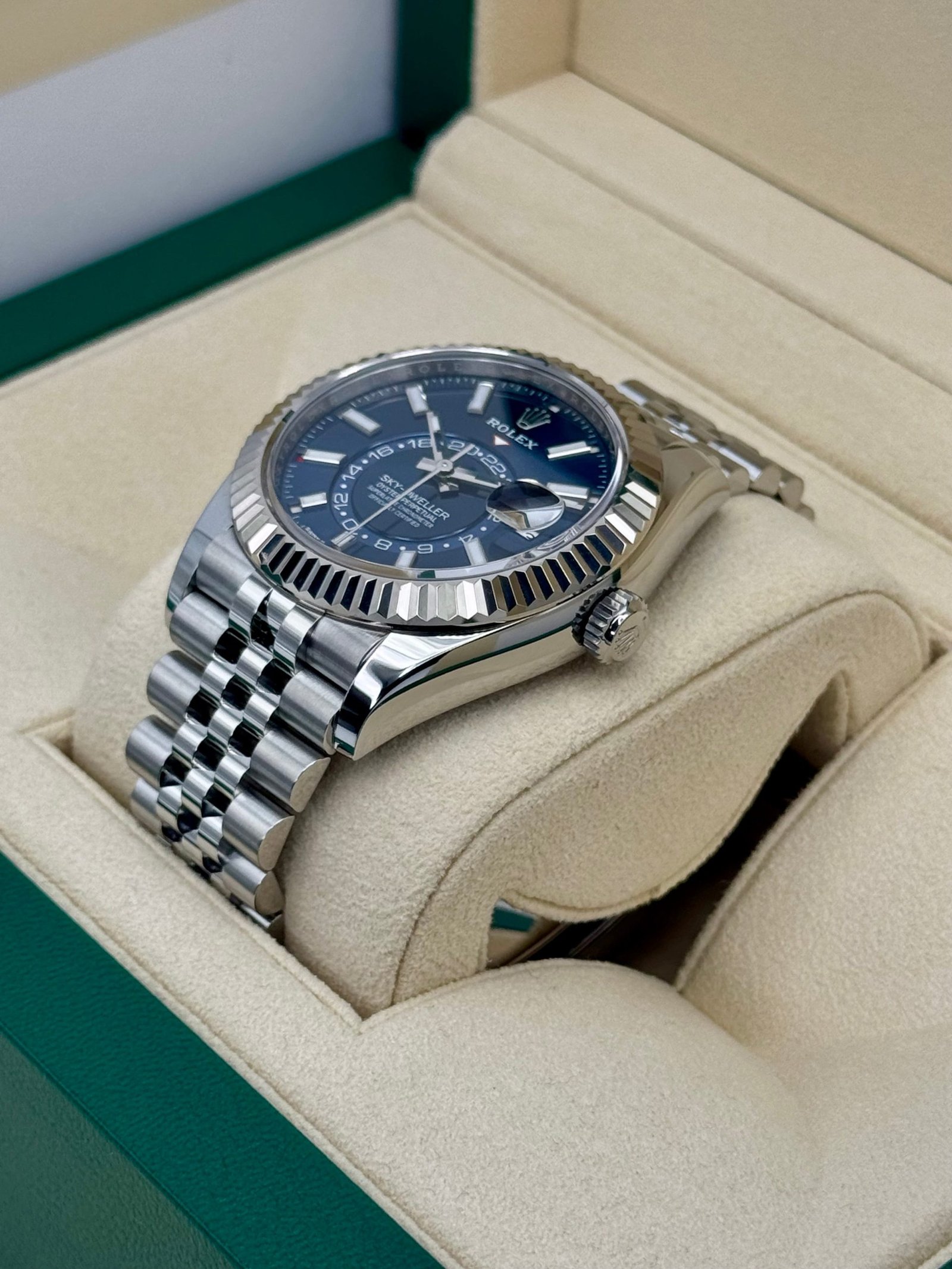 2025 Rolex Sky-Dweller 42mm 336934 Jubilee Blue Dial (Unworn) - Image 5