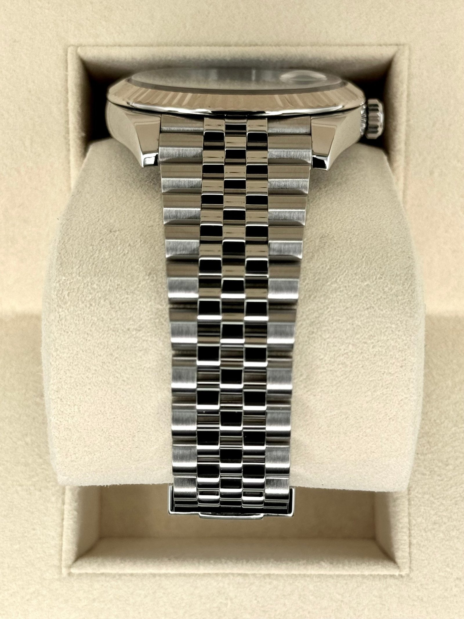 Rolex Datejust 41mm 126334 Stainless Steel Jubilee Blue Dial - Image 3