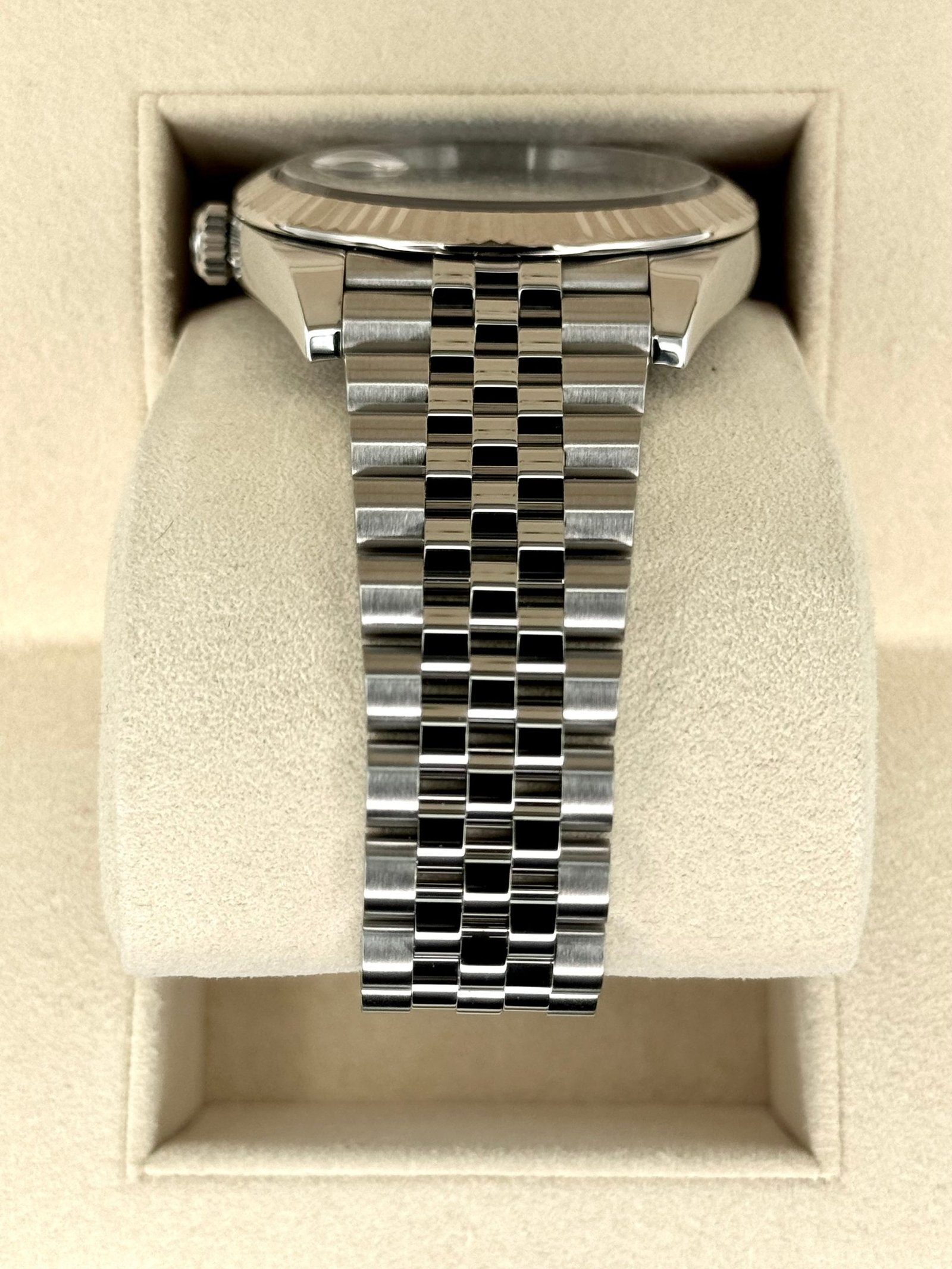 Rolex Datejust 41mm 126334 Stainless Steel Jubilee Blue Dial - Image 4
