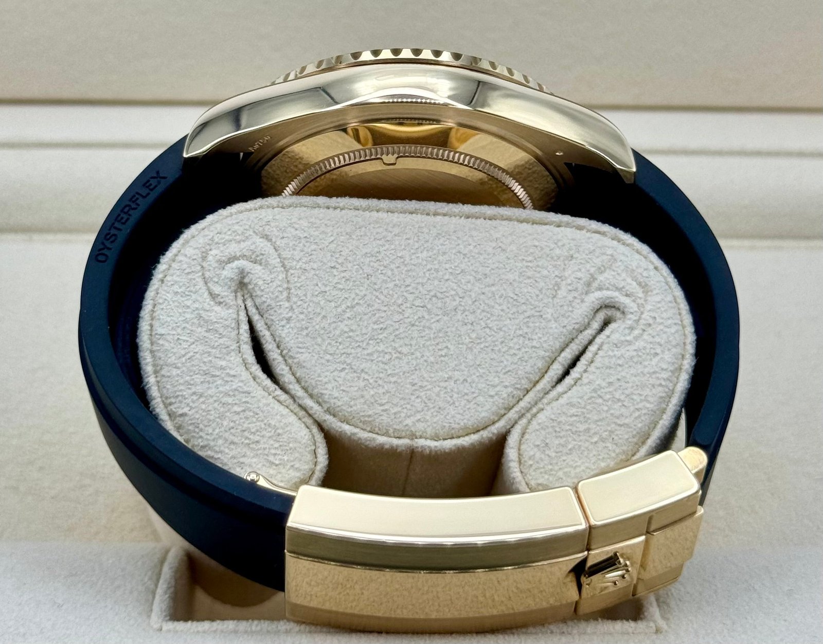 2024 Rolex Yacht-Master 42mm 226658 Gold Oysterflex Black Dial - Image 10