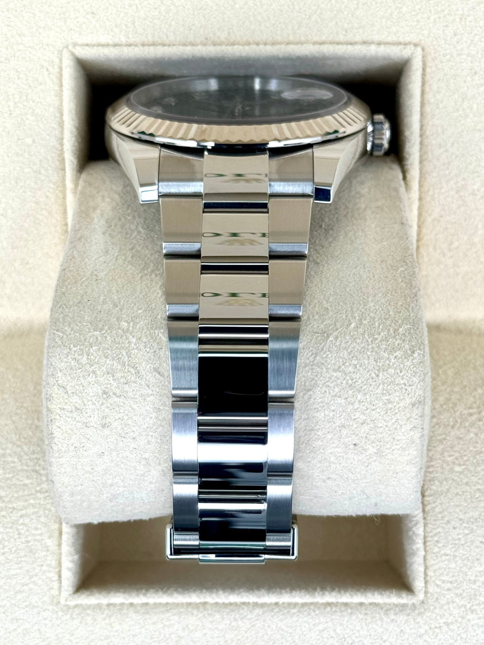 2025 Rolex Datejust 41mm 126334 Oyster Black Diamond Dial (Unworn) - Image 3