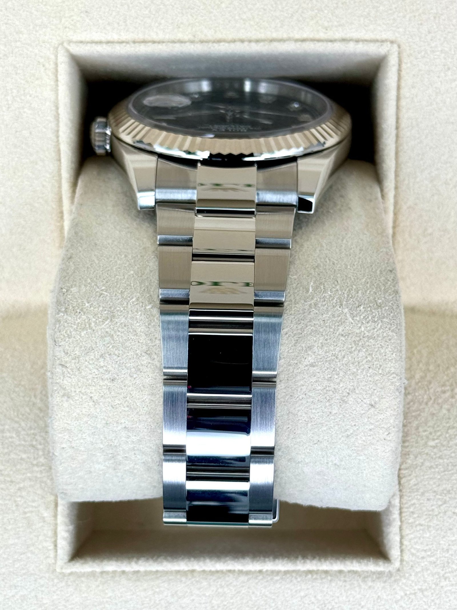 2025 Rolex Datejust 41mm 126334 Oyster Black Diamond Dial (Unworn) - Image 4