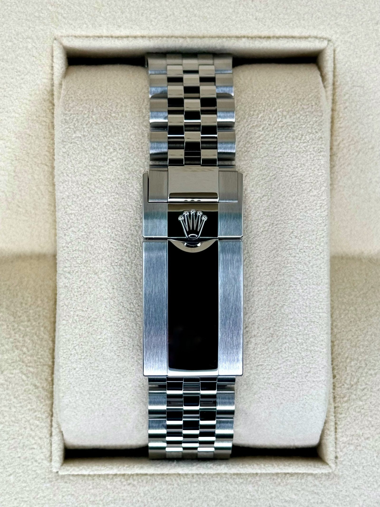 2024 Rolex GMT-Master II “Bruce Wayne” 40mm 126710GRNR Jubilee (Unworn) - Image 2