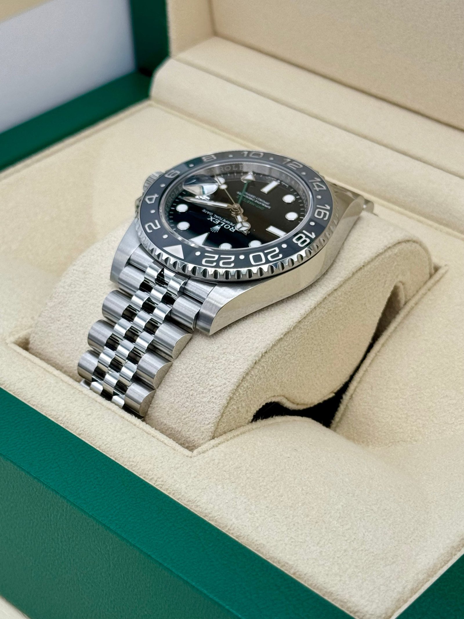 2024 Rolex GMT-Master II “Bruce Wayne” 40mm 126710GRNR Jubilee (Unworn) - Image 7