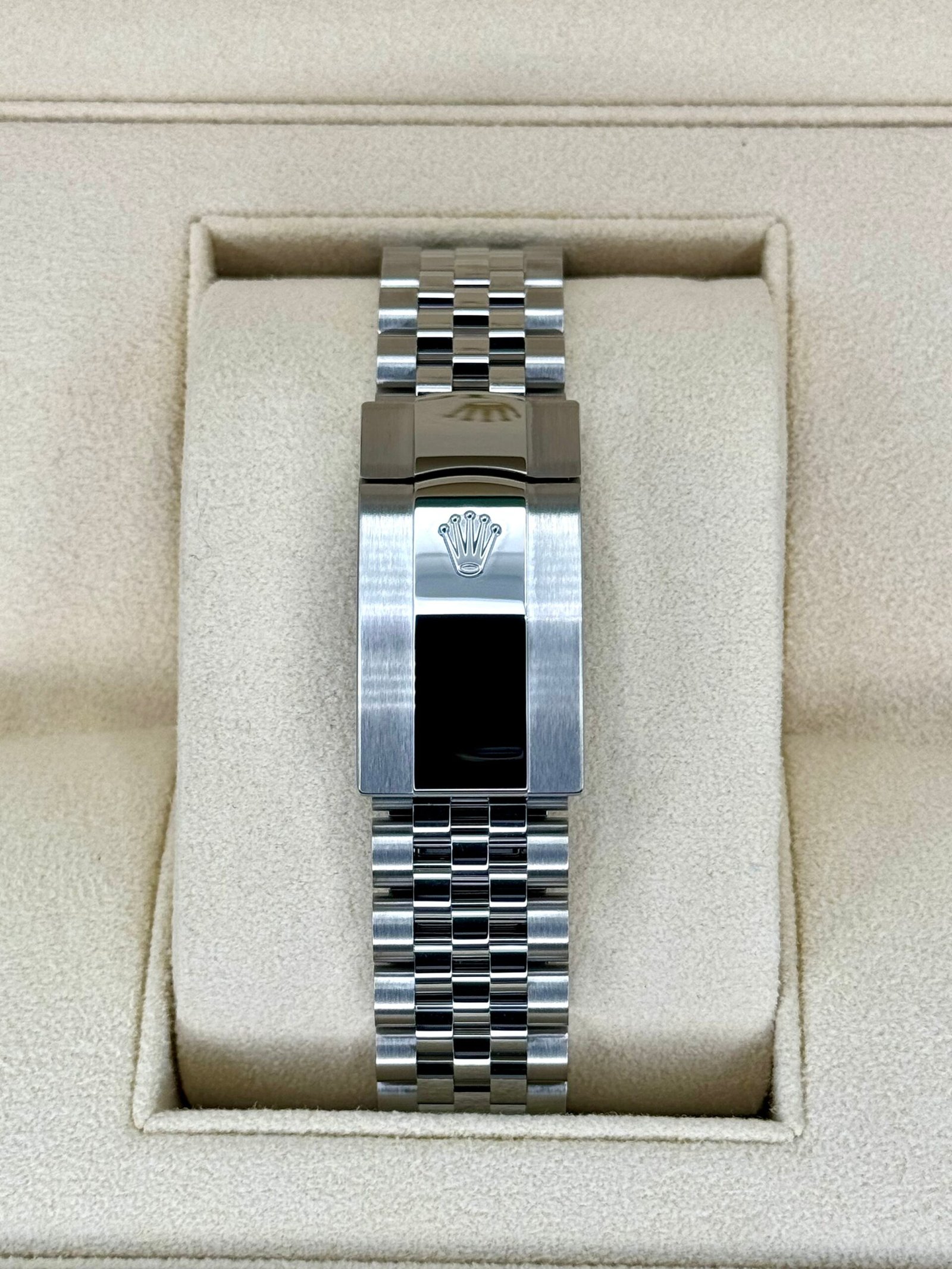 2025 Rolex Datejust 36mm 126234 Stainless Steel Jubilee Purple Dial (Unworn) - Image 2