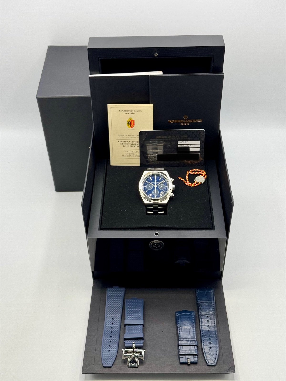 2020 Vacheron Constantin Overseas 42.5mm 5500V Stainless Blue Dial - Image 10