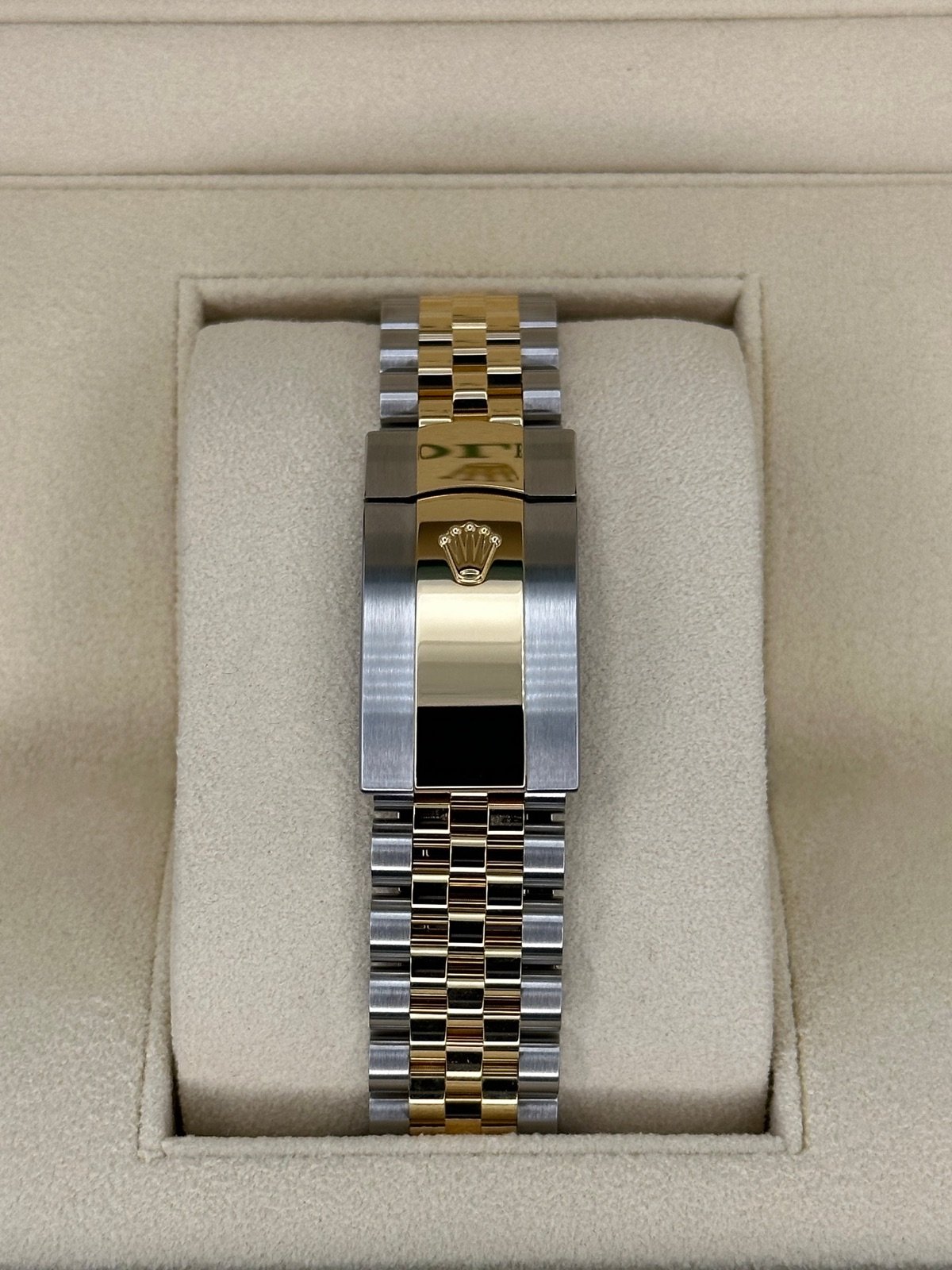 2024 Rolex Datejust 36mm 126233 Mother of Pearl Diamond Dial (Unworn) - Image 2