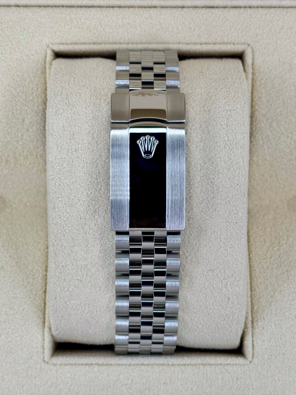 2024 Rolex Datejust 41mm 126334 Jubilee Wimbledon Dial - Image 2