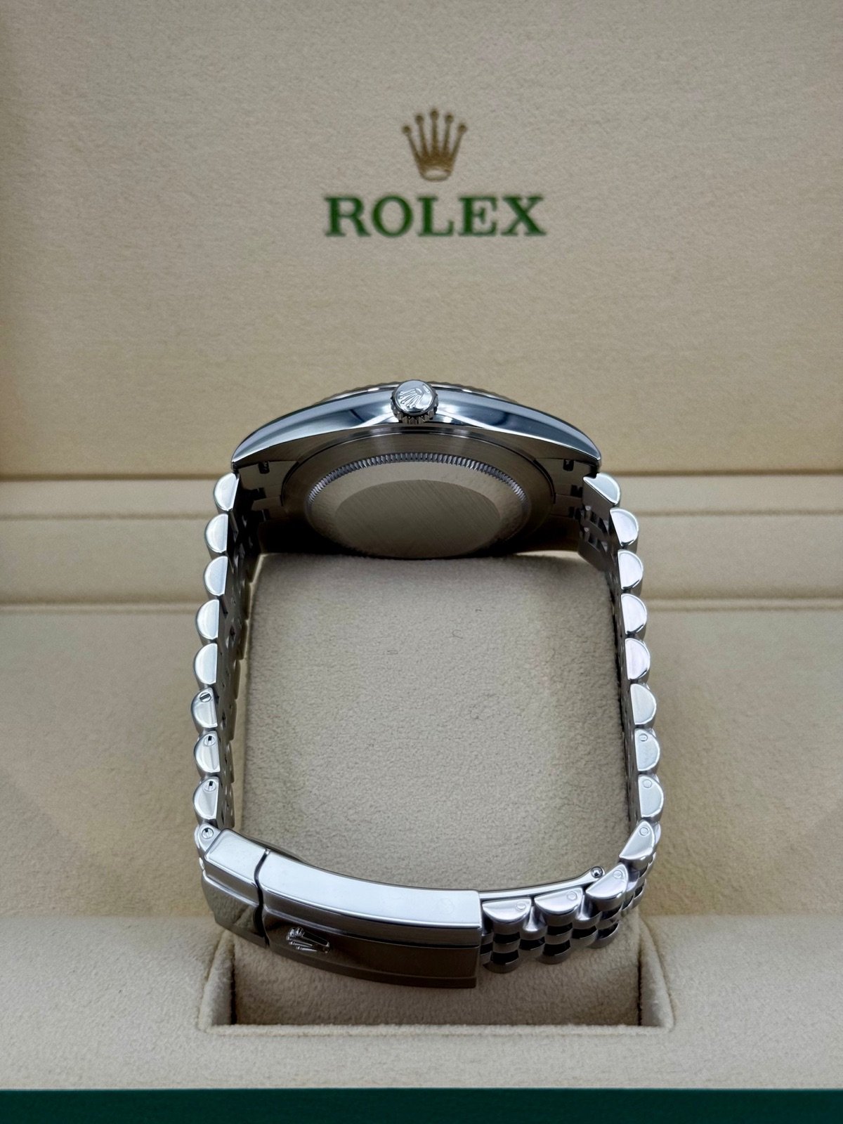 2024 Rolex Datejust 41mm 126334 Jubilee Wimbledon Dial - Image 9