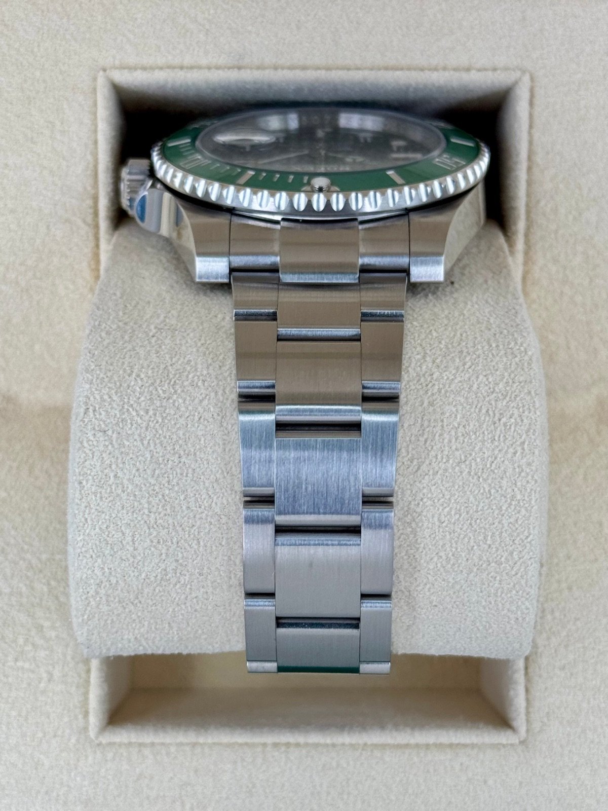 2017 Rolex Submariner “Hulk” 40mm 116610LV Green Dial - Image 4