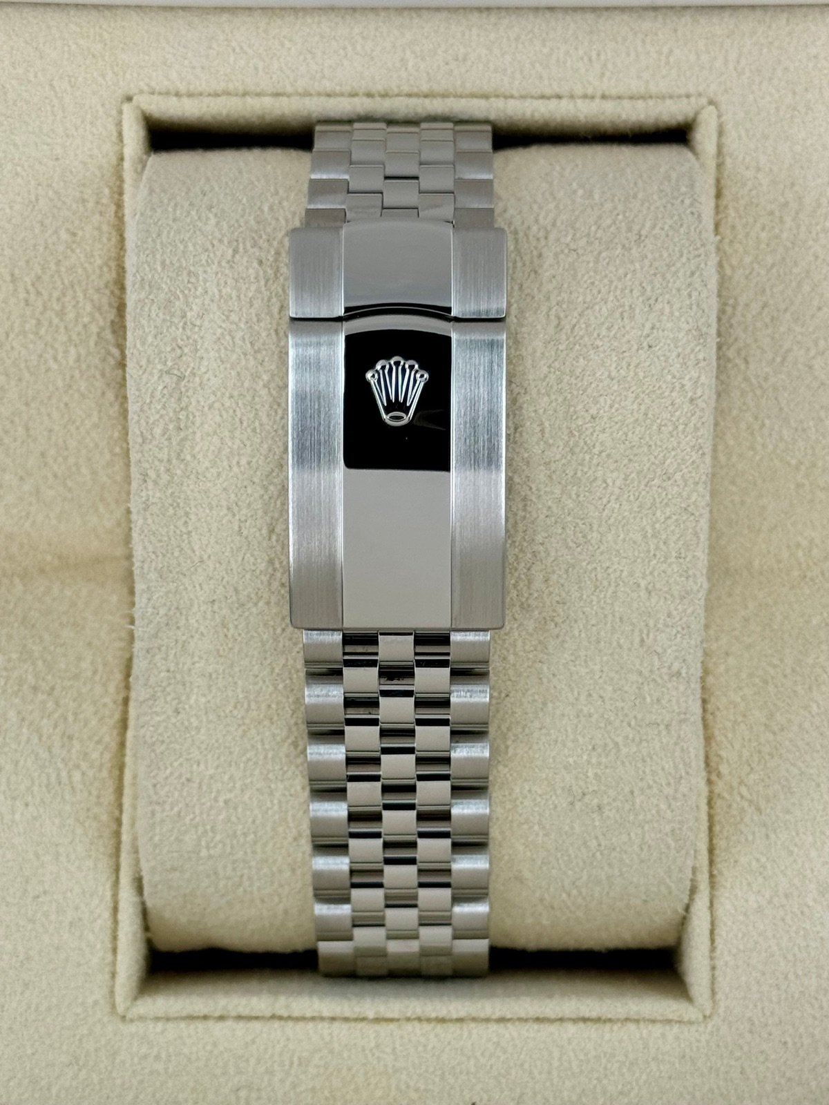 2023 Rolex Datejust 36mm 126234 Stainless Steel Jubilee Purple Dial - Image 2