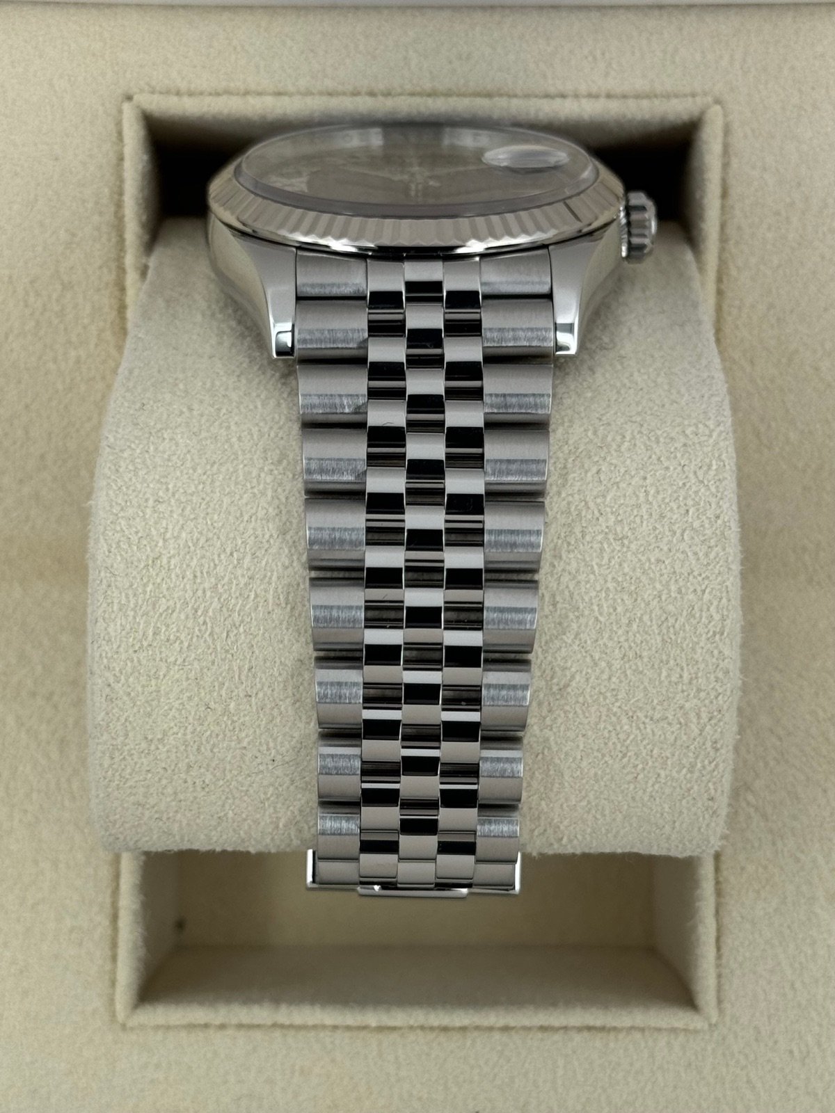 2023 Rolex Datejust 36mm 126234 Stainless Steel Jubilee Purple Dial - Image 3