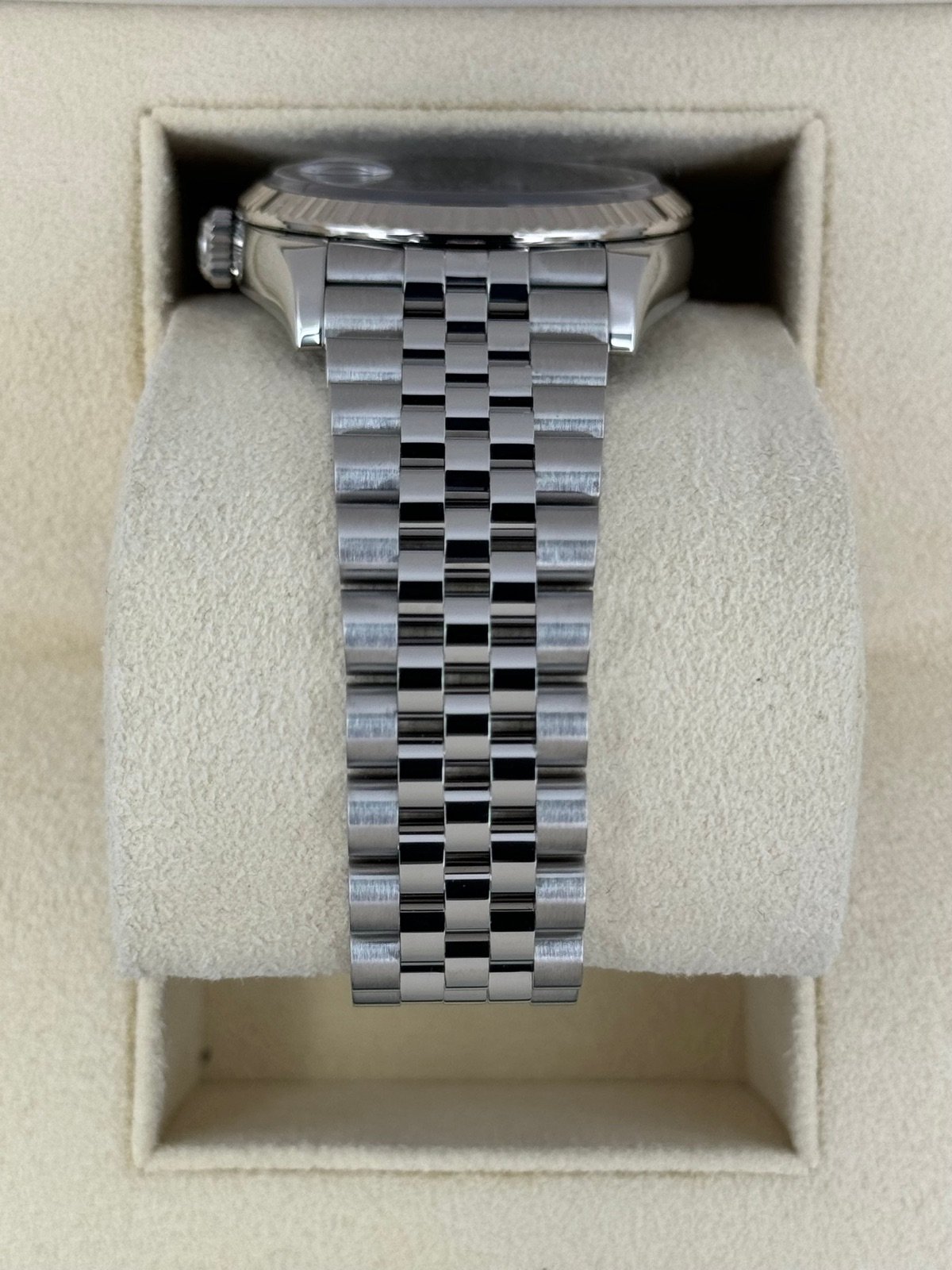 2023 Rolex Datejust 36mm 126234 Stainless Steel Jubilee Purple Dial - Image 4