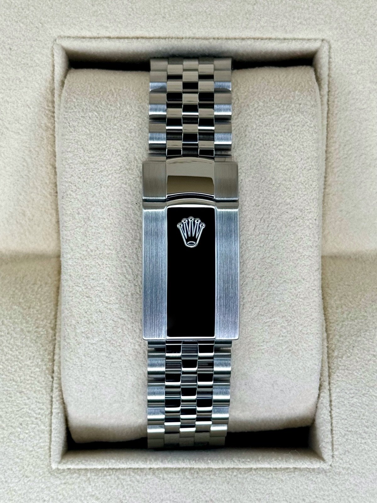 2024 Rolex Datejust 36mm 126234 Stainless Steel Jubilee Green Dial - Image 2
