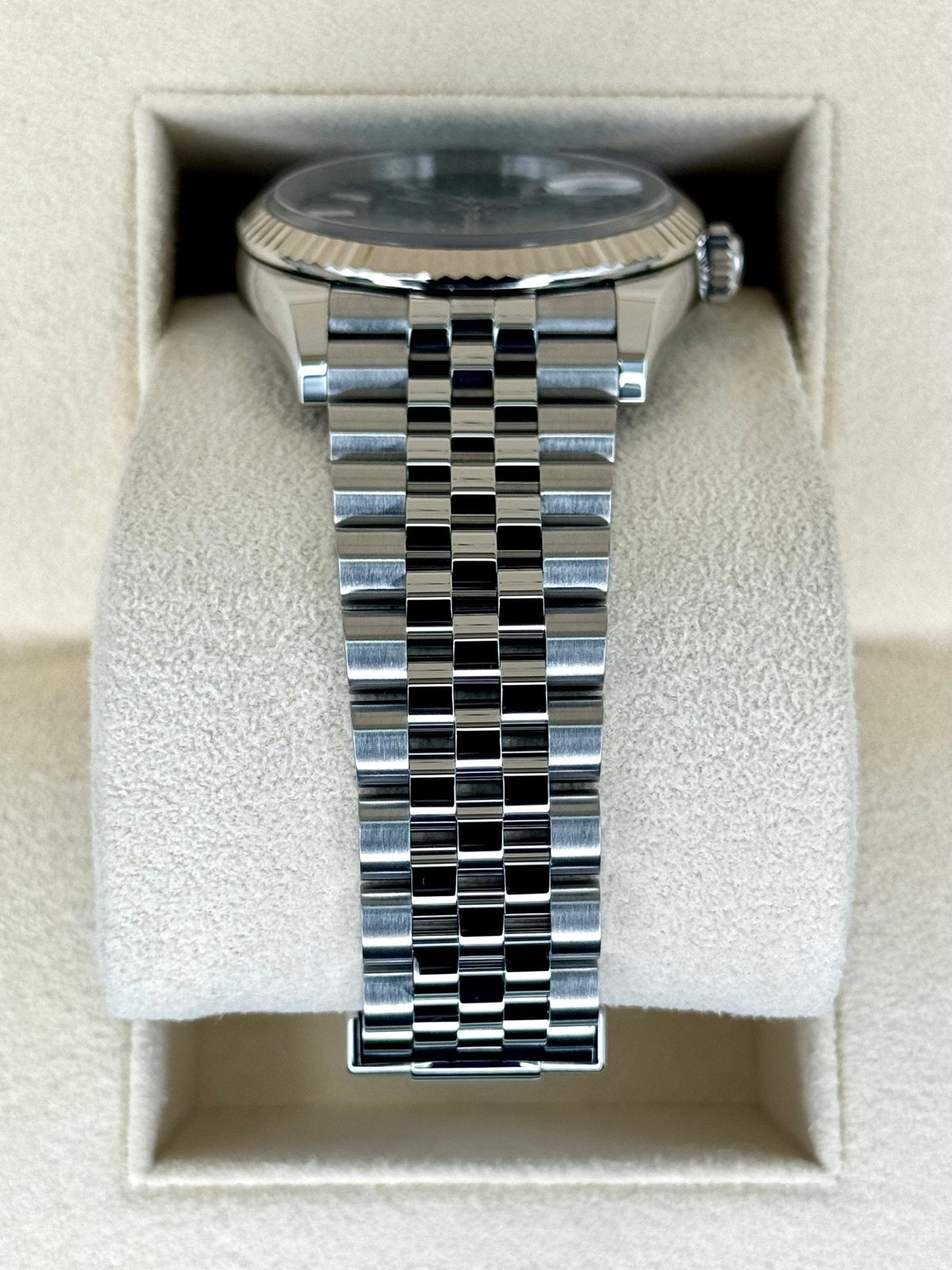 2024 Rolex Datejust 36mm 126234 Stainless Steel Jubilee Green Dial - Image 3