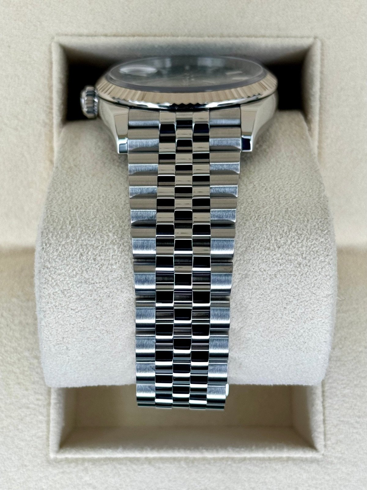 2024 Rolex Datejust 36mm 126234 Stainless Steel Jubilee Green Dial - Image 4