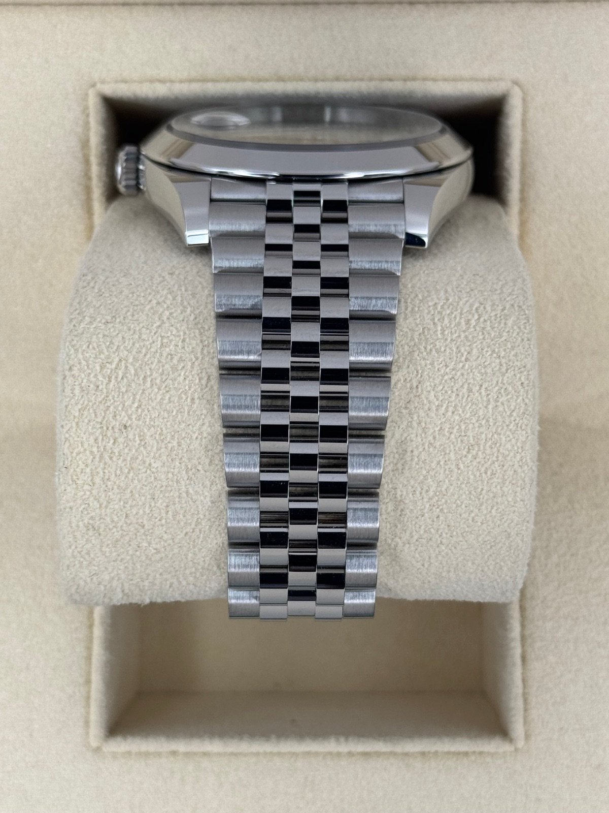 2024 Rolex Datejust 41mm 126300 Jubilee Wimbledon Dial (Unworn) - Image 4