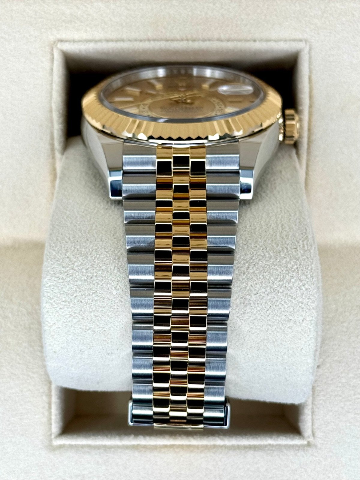 2024 Rolex Sky-Dweller 42mm 336933 Jubilee Champagne Dial (Unworn) - Image 3