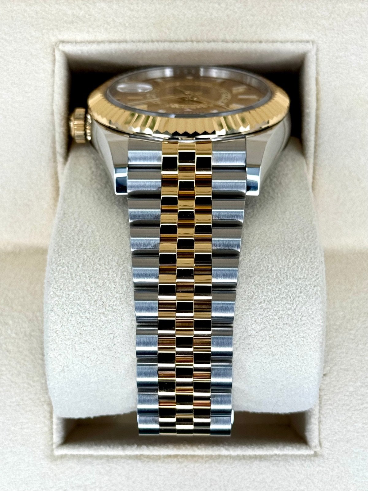 2024 Rolex Sky-Dweller 42mm 336933 Jubilee Champagne Dial (Unworn) - Image 4