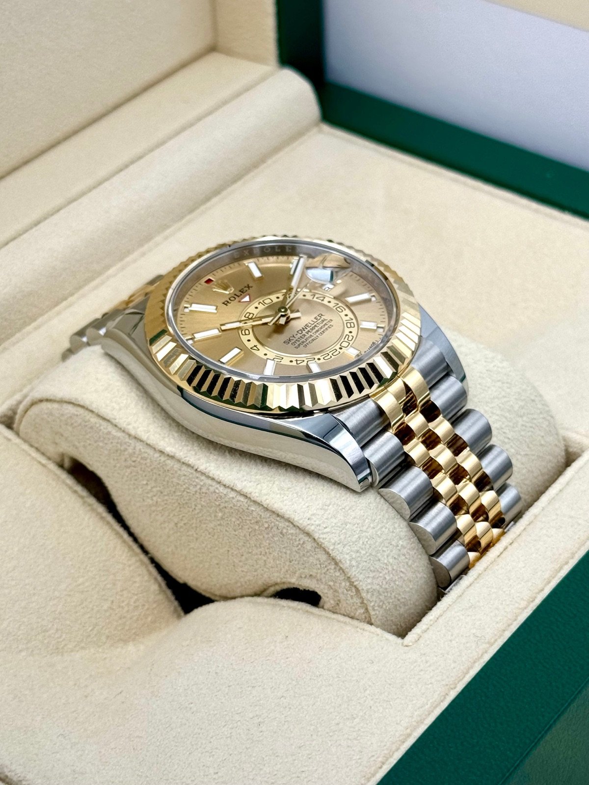 2024 Rolex Sky-Dweller 42mm 336933 Jubilee Champagne Dial (Unworn) - Image 6