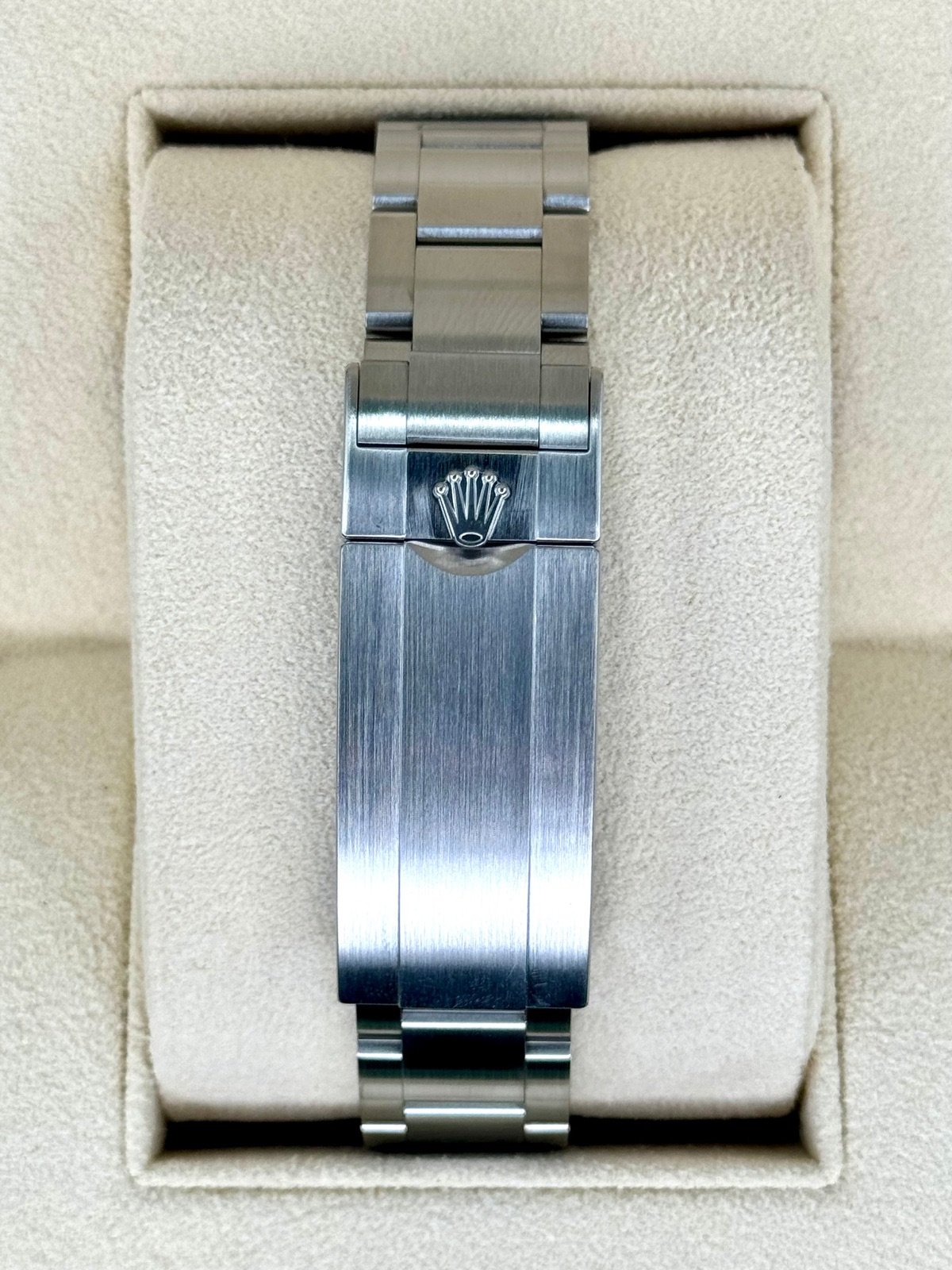 2018 Rolex Submariner “Hulk” 40mm 116610LV Green Dial - Image 2