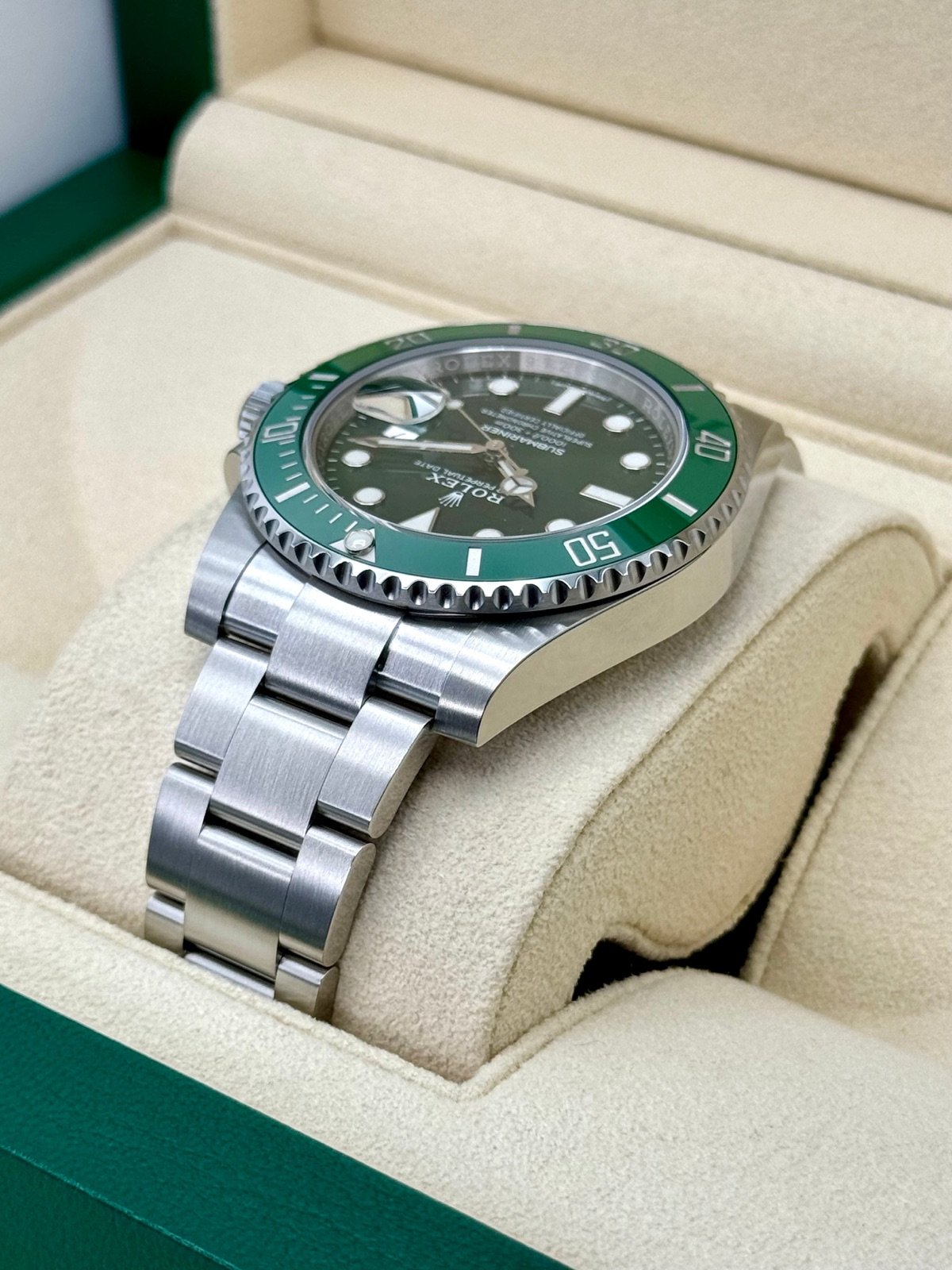 2018 Rolex Submariner “Hulk” 40mm 116610LV Green Dial - Image 7