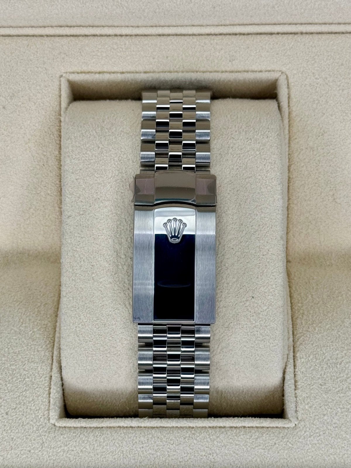 Rolex Datejust 41mm 126334 Jubilee Green Motif Dial (Unworn) - Image 2