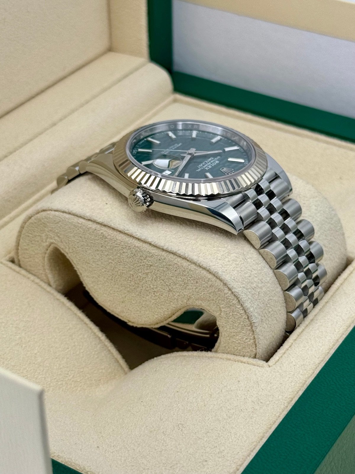 Rolex Datejust 41mm 126334 Jubilee Green Motif Dial (Unworn) - Image 8