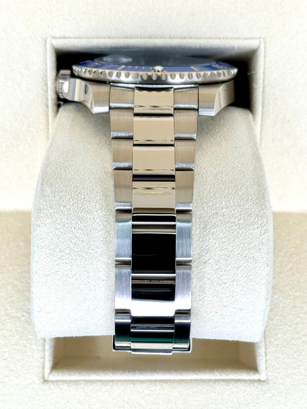 2018 Rolex Submariner “Smurf” 40mm 116619LB White Gold Blue Dial - Image 4