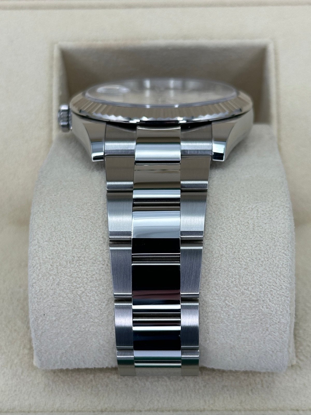 2024 Rolex Datejust 41mm 126334 Stainless Steel Oyster Silver Dial (Unworn) - Image 4