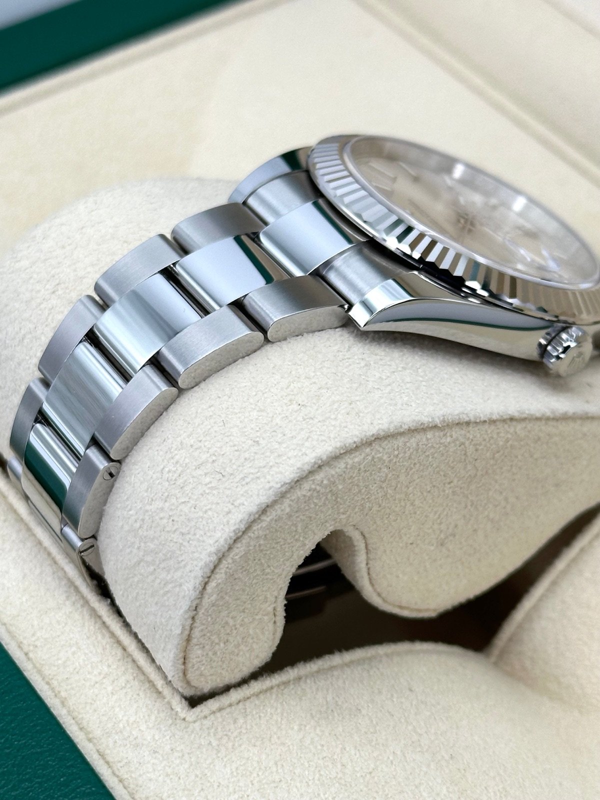 2024 Rolex Datejust 41mm 126334 Stainless Steel Oyster Silver Dial (Unworn) - Image 5