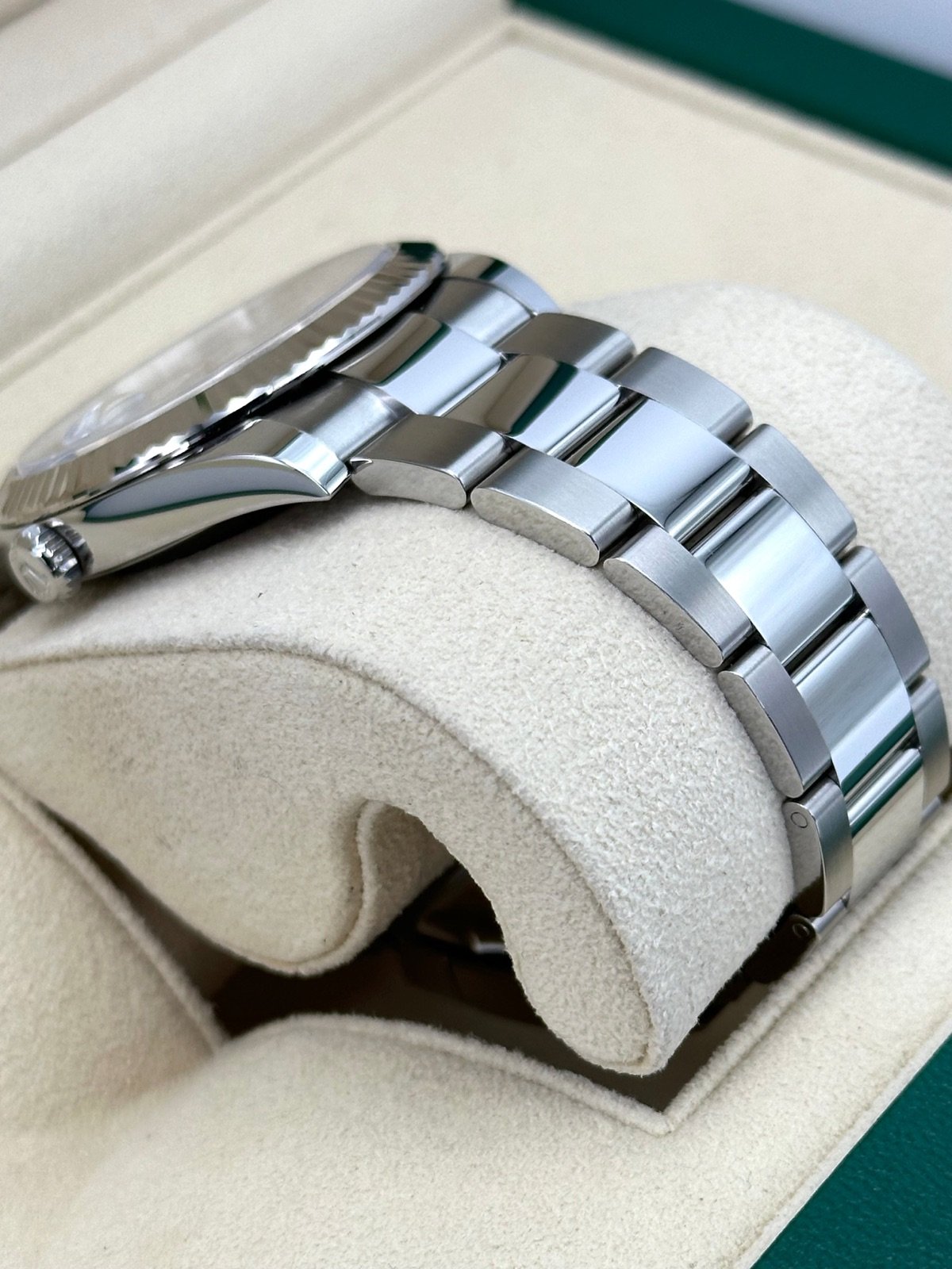 2024 Rolex Datejust 41mm 126334 Stainless Steel Oyster Silver Dial (Unworn) - Image 6