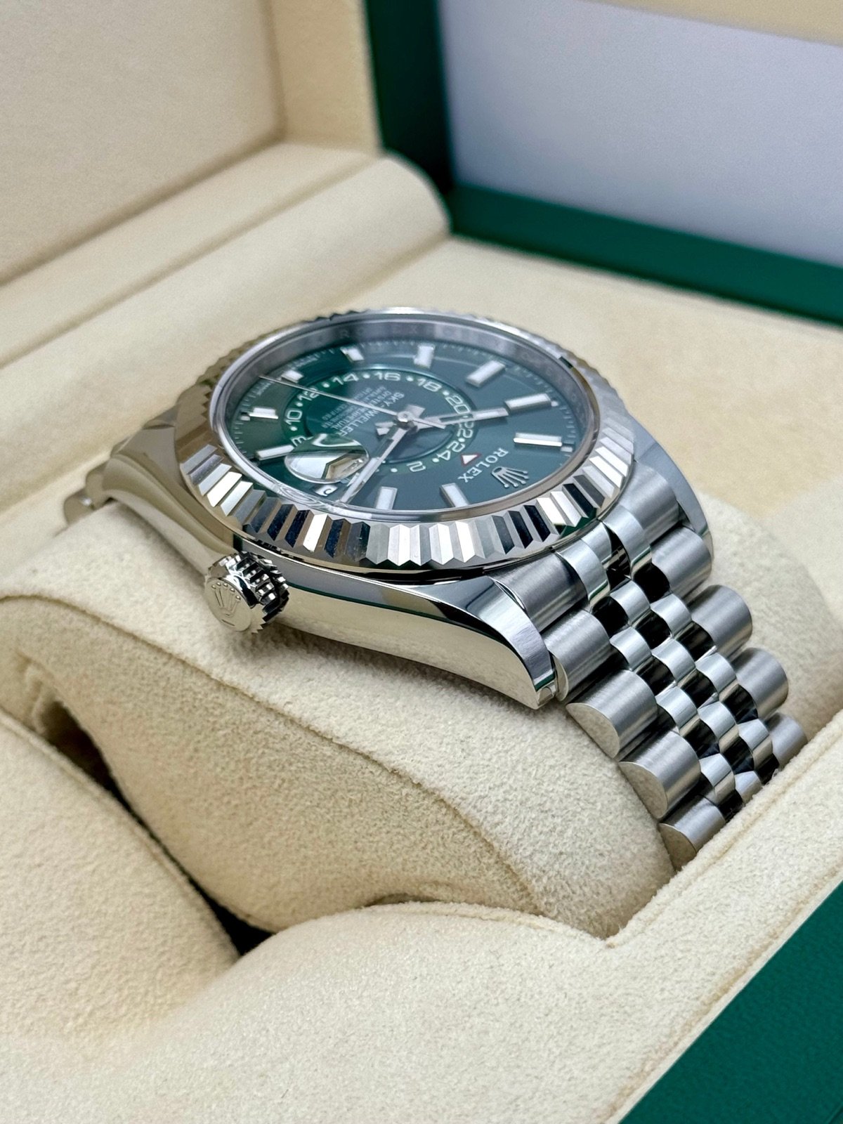 2024 Rolex Sky-Dweller 42mm 336934 Jubilee Mint Green Dial (Unworn) - Image 8