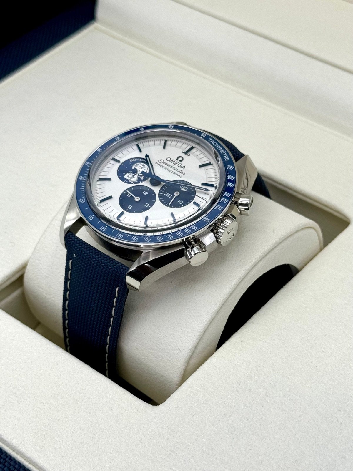 2024 Omega Speedmaster Silver Snoopy Award 310.32.42.50.02.001 (Unworn) - Image 5