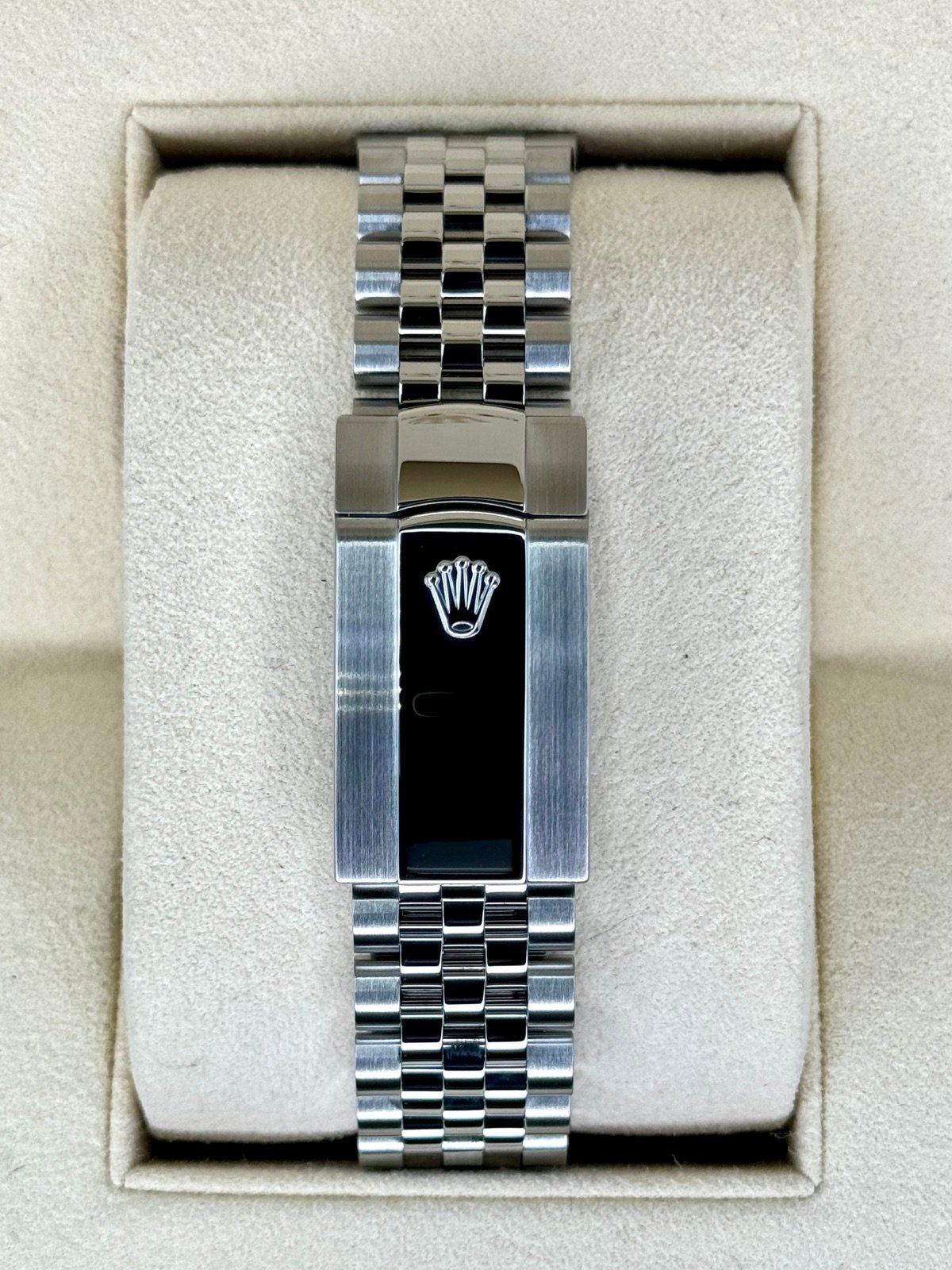2020 Rolex Datejust 41mm 126334 Stainless Steel Jubilee Black Dial - Image 2