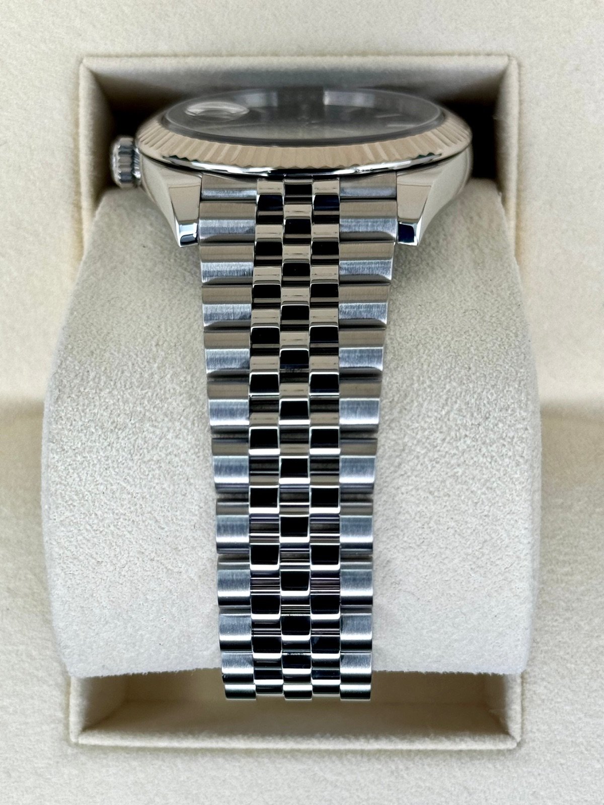 2020 Rolex Datejust 41mm 126334 Stainless Steel Jubilee Black Dial - Image 4