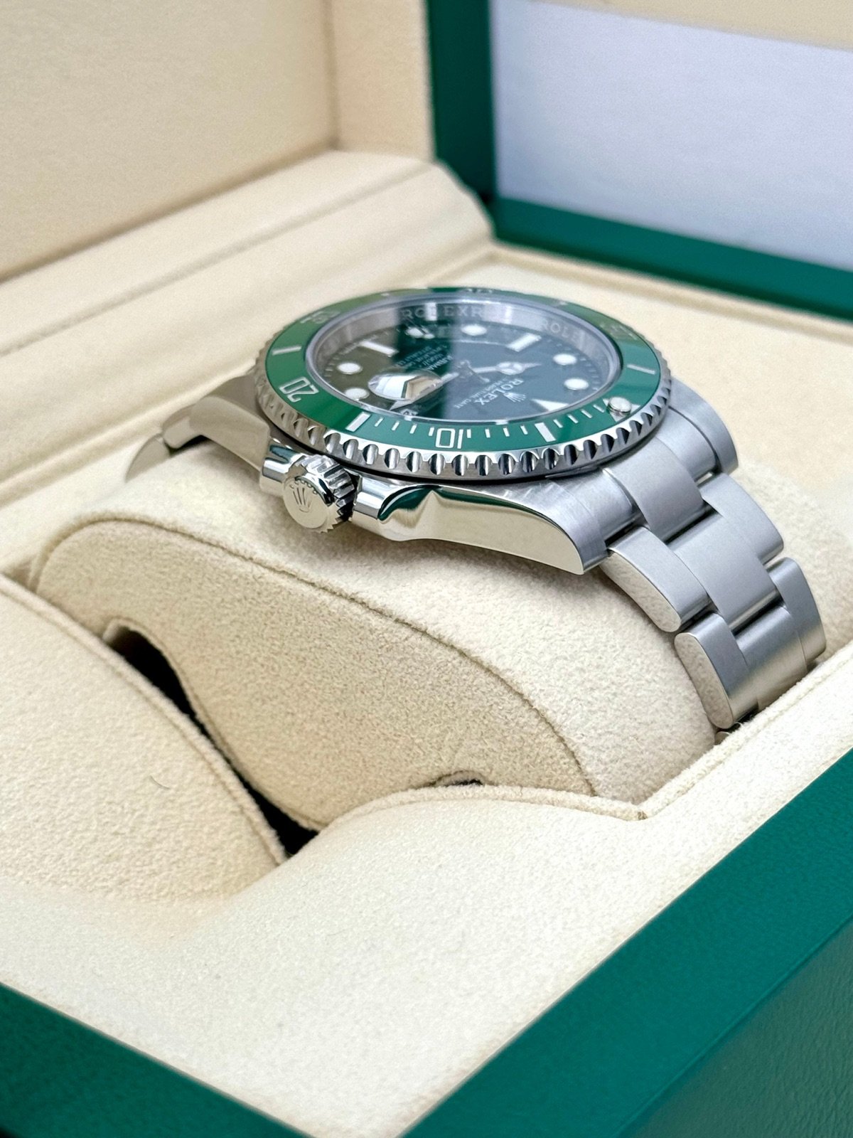 2017 Rolex Submariner “Hulk” 40mm 116610LV Green Dial - Image 8