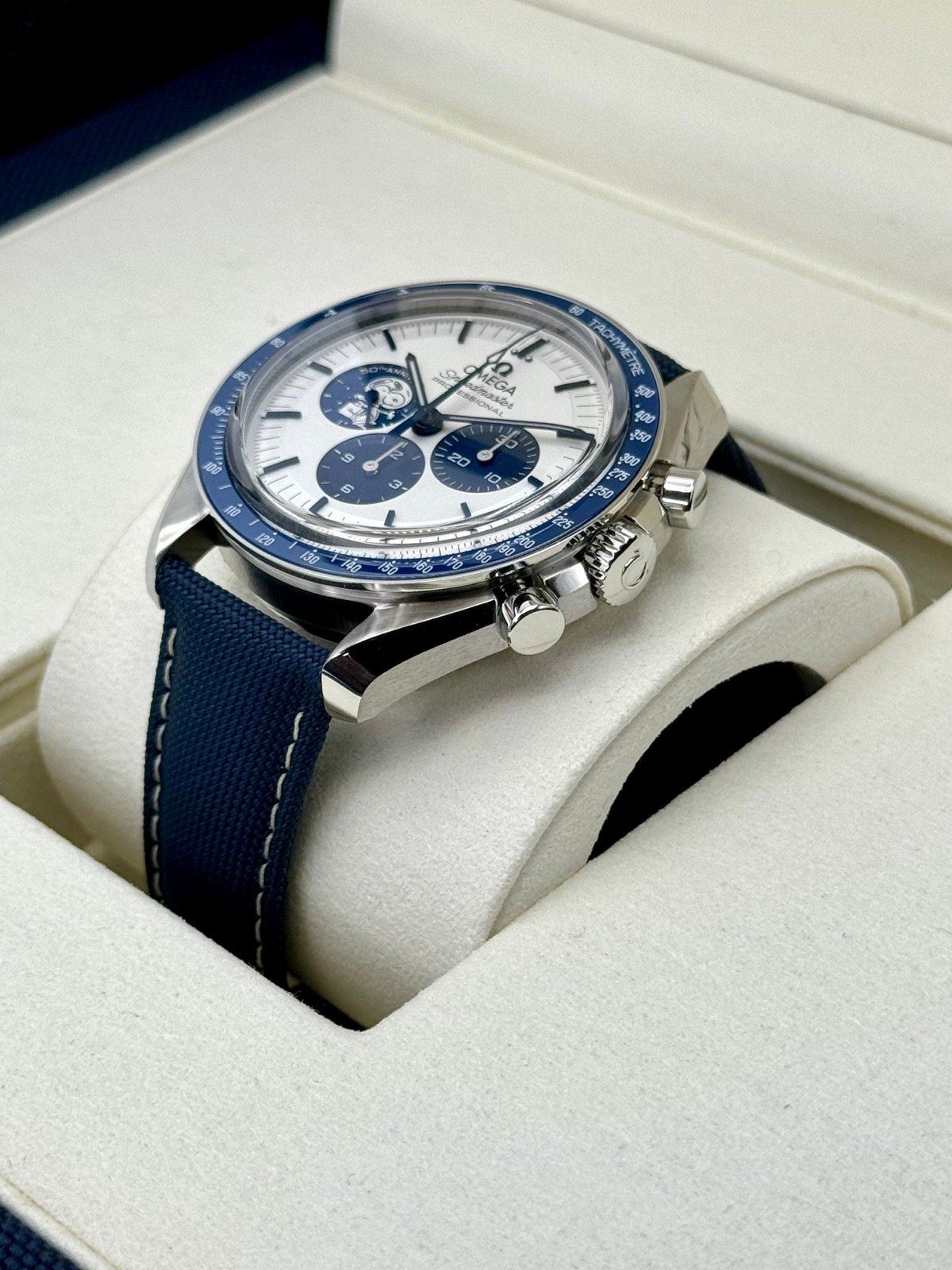 2024 Omega Speedmaster Silver Snoopy Award 310.32.42.50.02.001 (Unworn) - Image 5