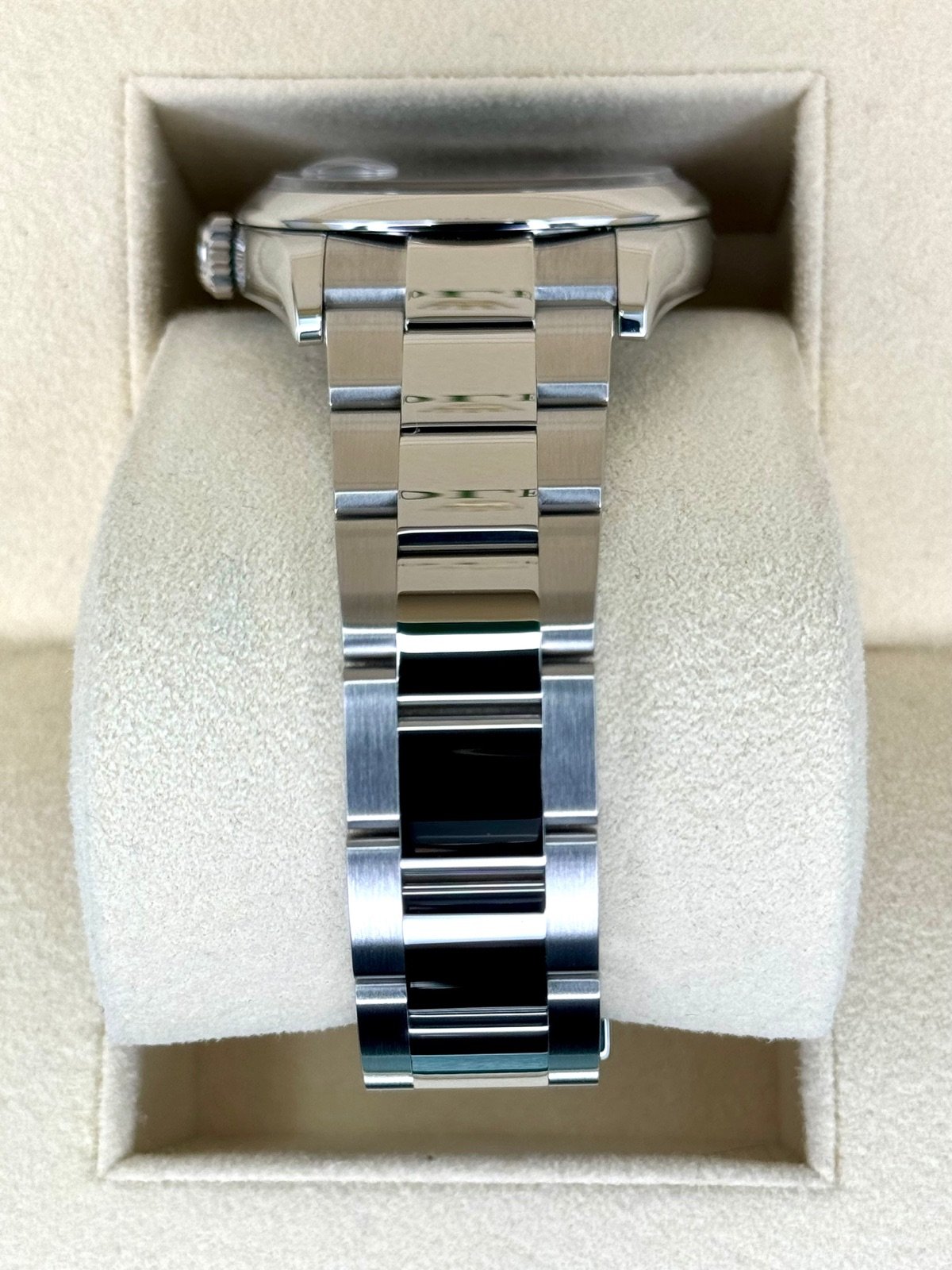 2022 Rolex Datejust 36mm 126200 Stainless Steel Oyster Black Dial - Image 4