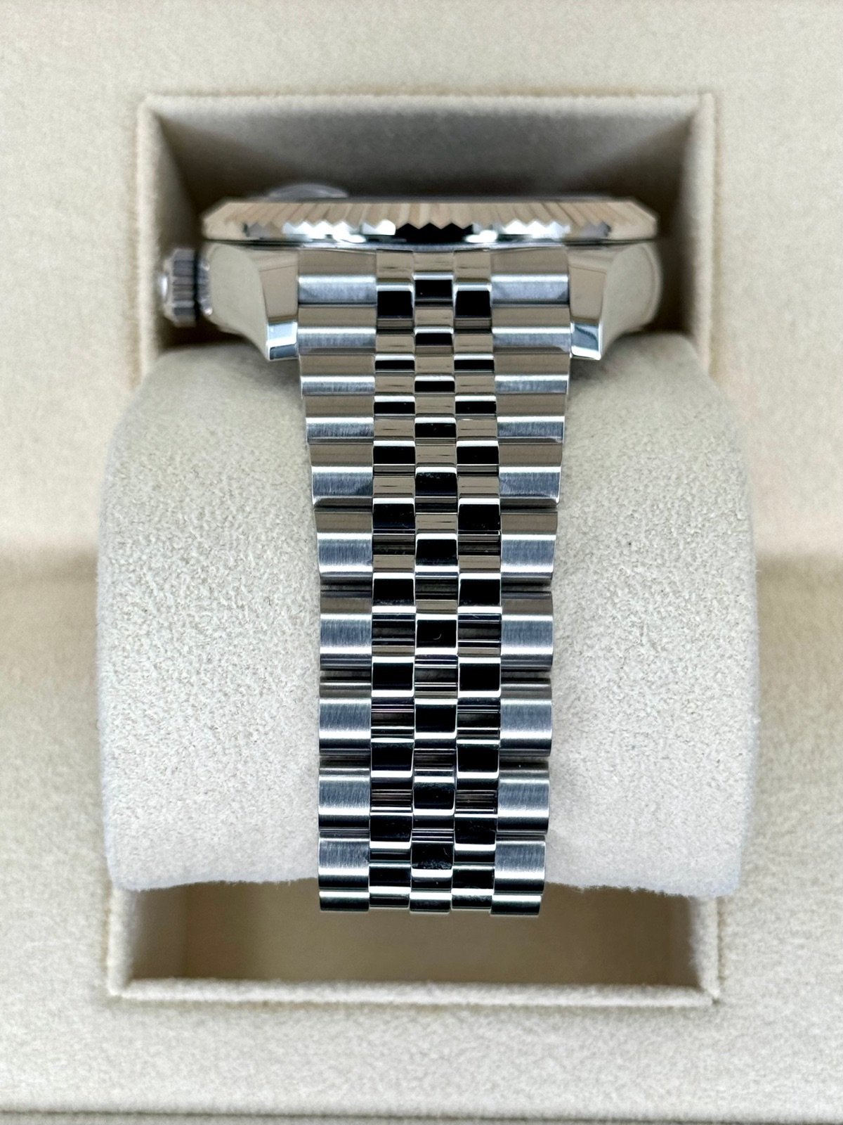 2024 Rolex Sky-Dweller 42mm 336934 Jubilee Black Dial (Unworn) - Image 4