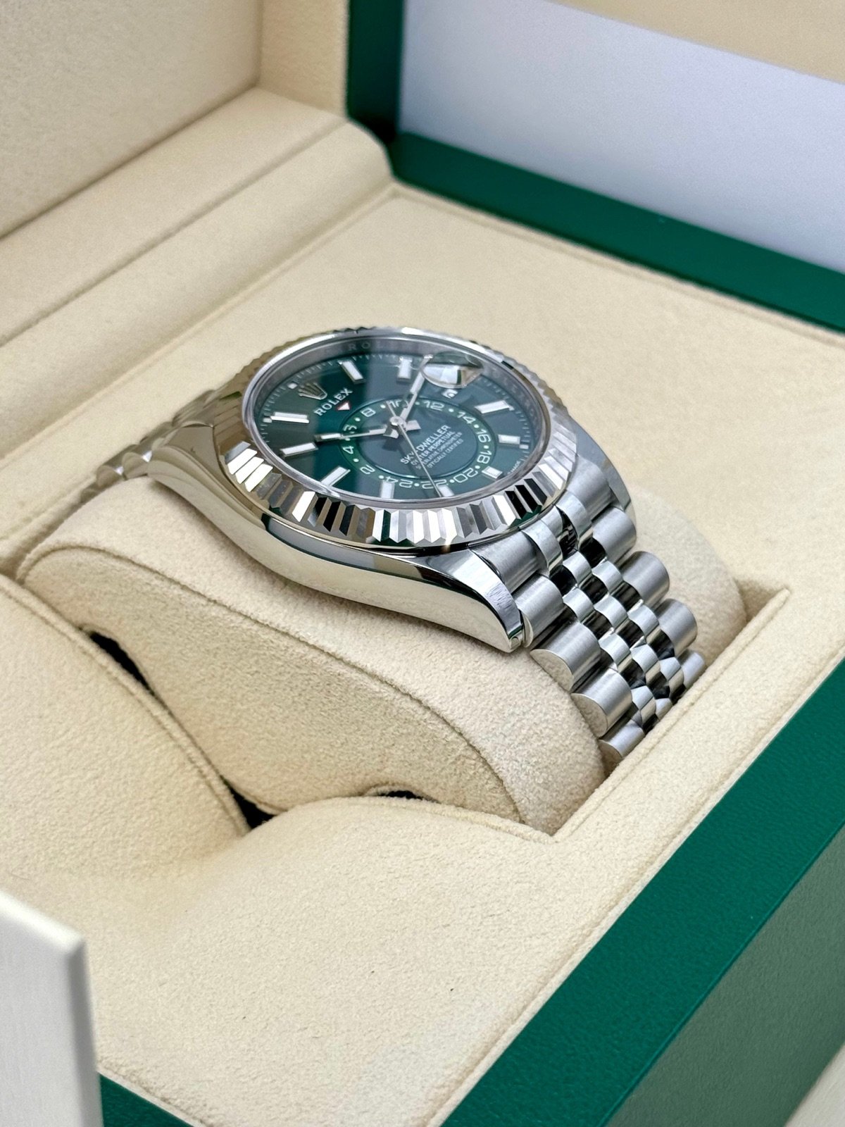 2025 Rolex Sky-Dweller 42mm 336934 Jubilee Green Dial (Unworn) - Image 6