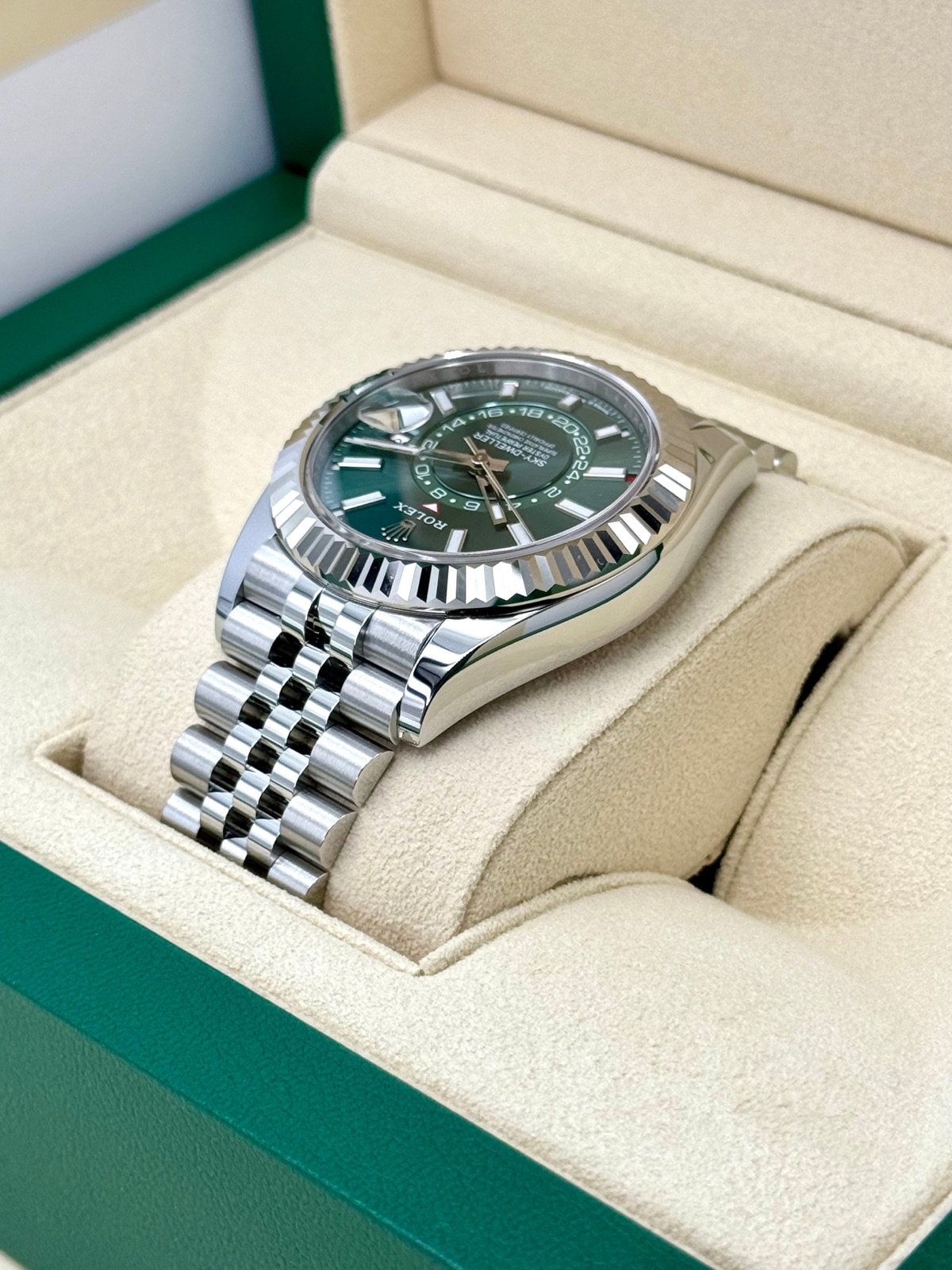 2025 Rolex Sky-Dweller 42mm 336934 Jubilee Green Dial (Unworn) - Image 7