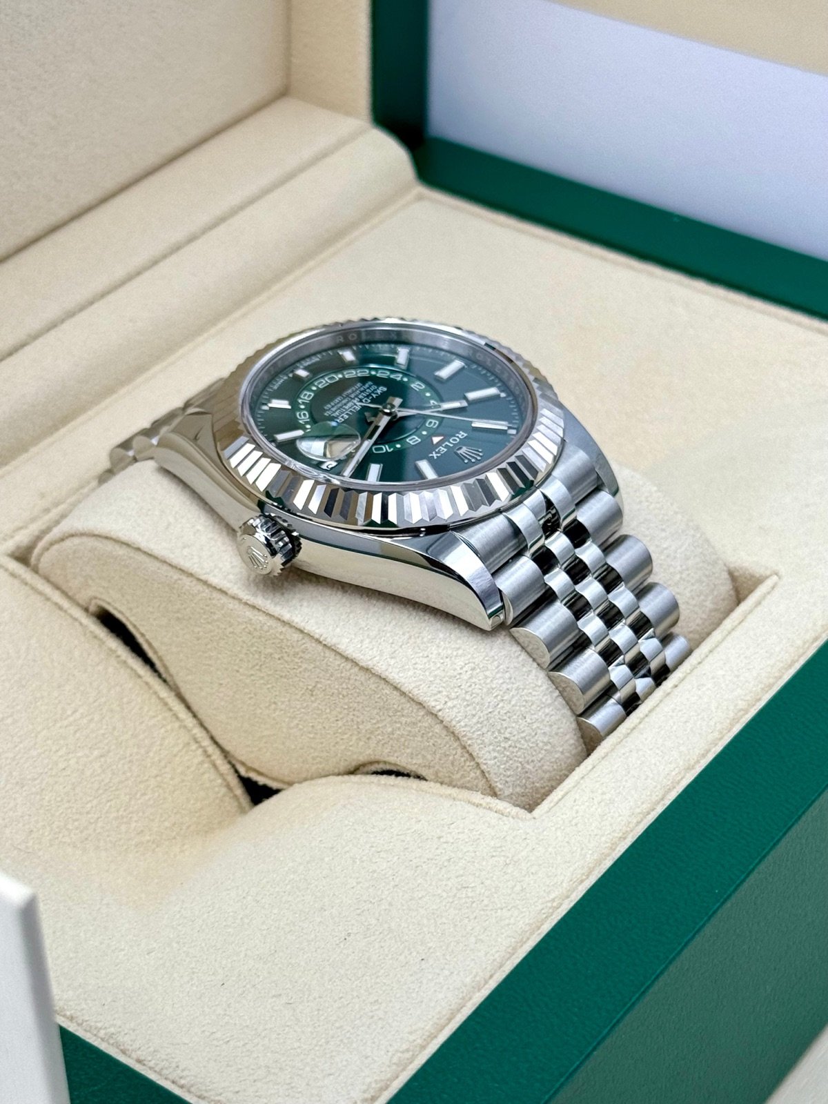 2025 Rolex Sky-Dweller 42mm 336934 Jubilee Green Dial (Unworn) - Image 8