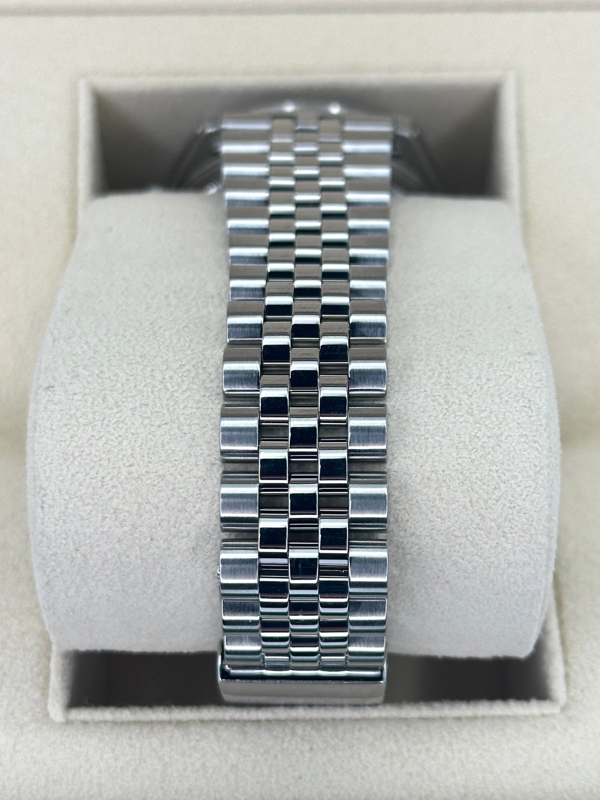 1991 Rolex Datejust 36mm 16234 Stainless Steel Jubilee Silver Dial - Image 6