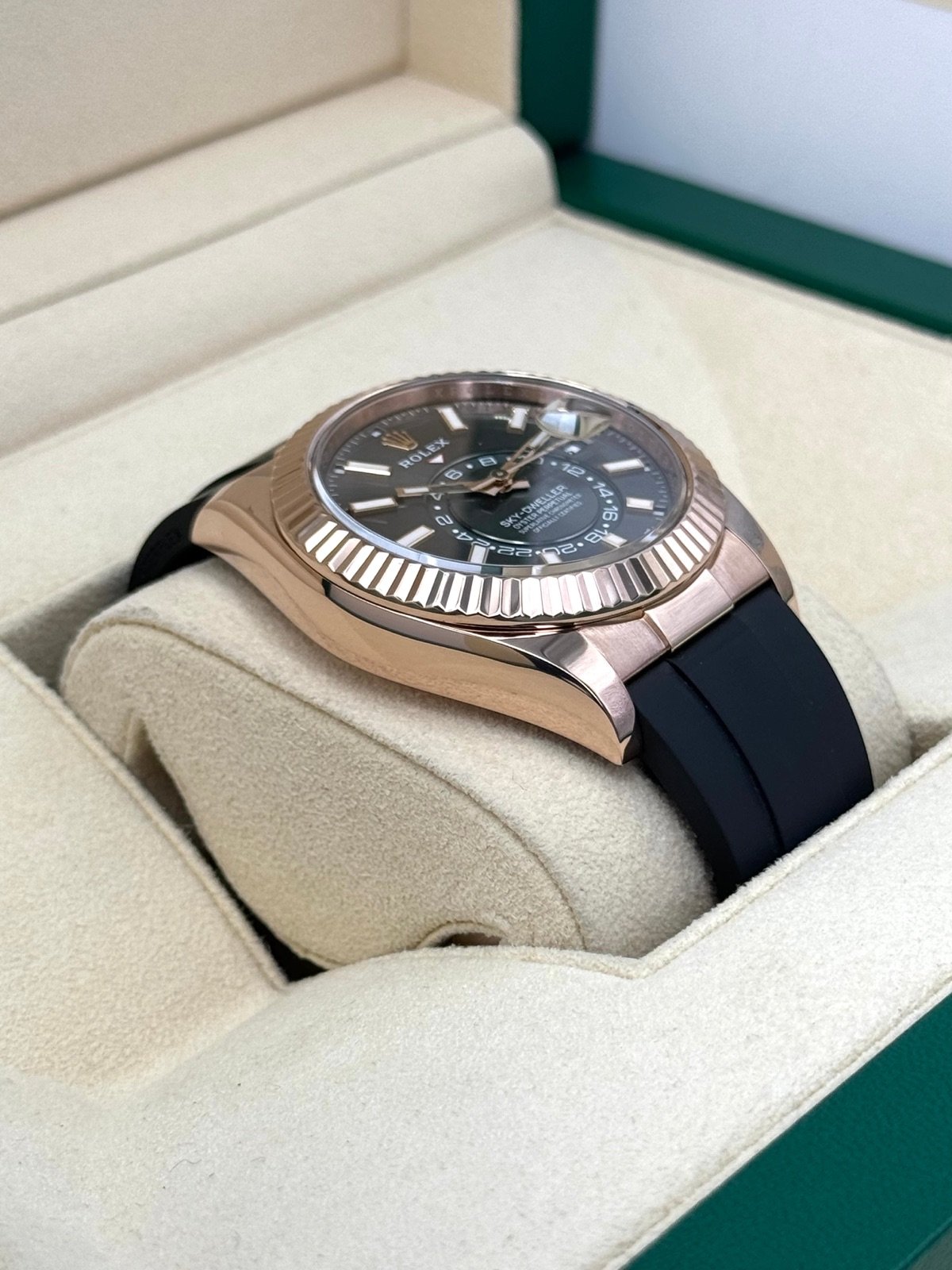 2021 Rolex Sky-Dweller 42mm 326235 Rose Gold Oysterflex Rhodium Dial - Image 6