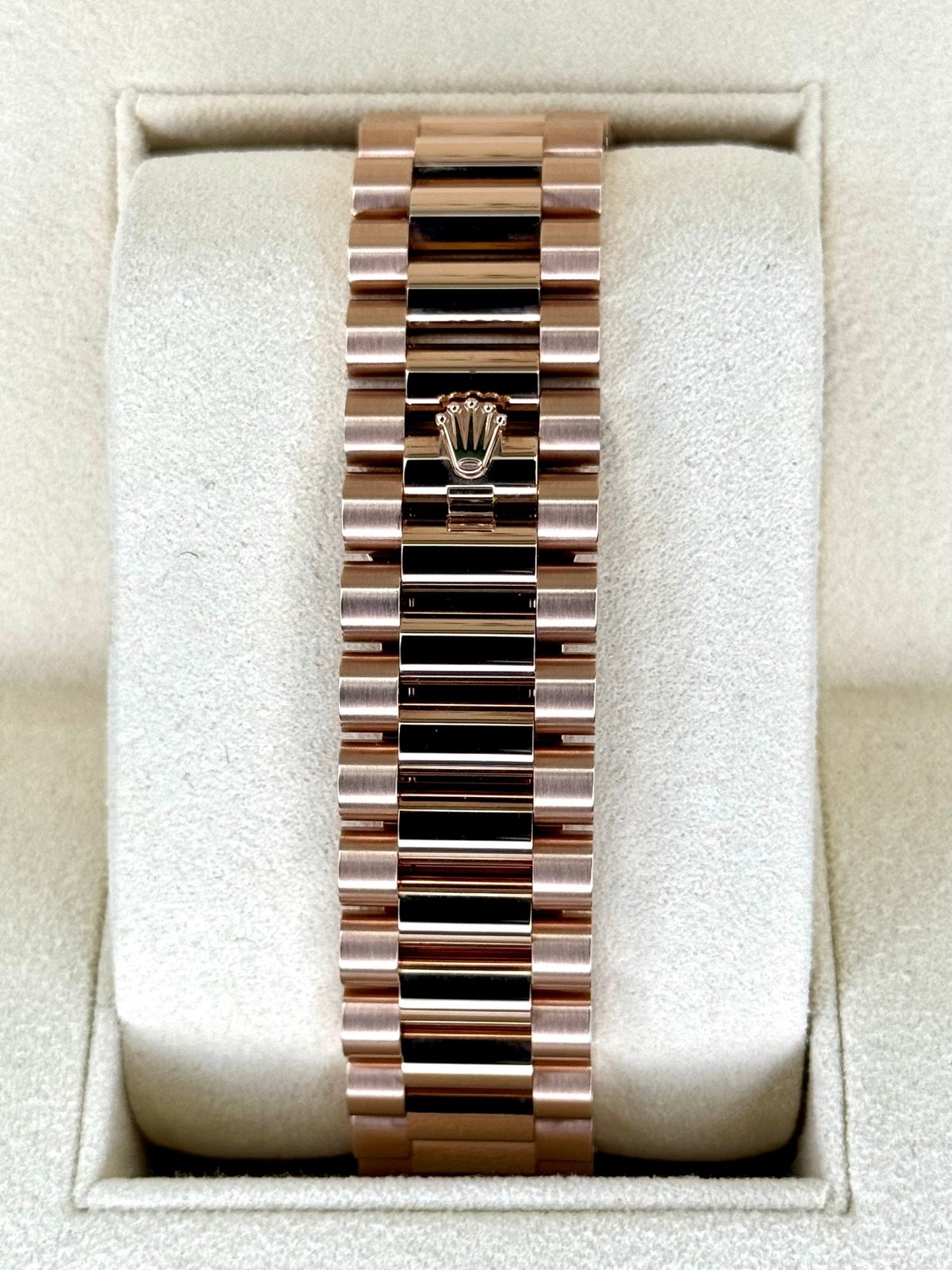 Rolex Day-Date 40mm 228235 Rose Gold Sundust Dial - Image 2