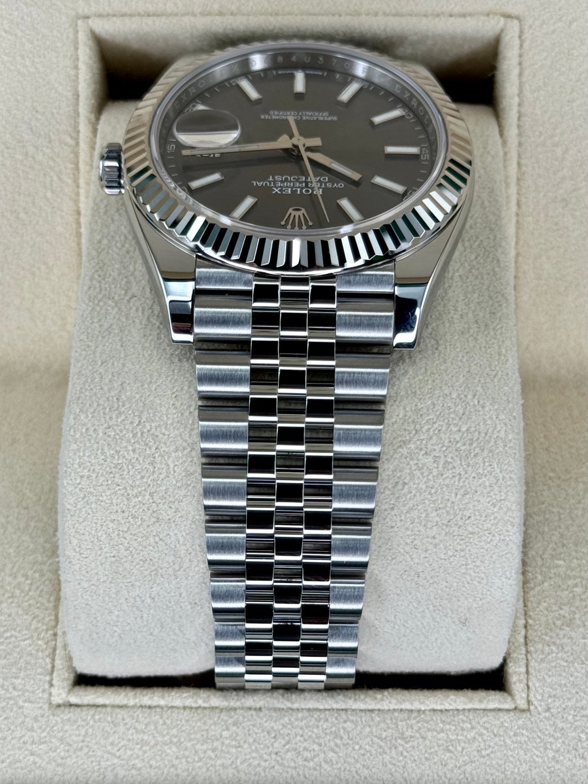 2023 Rolex Datejust 41mm 126334 Stainless Steel Jubilee Rhodium Dial - Image 4