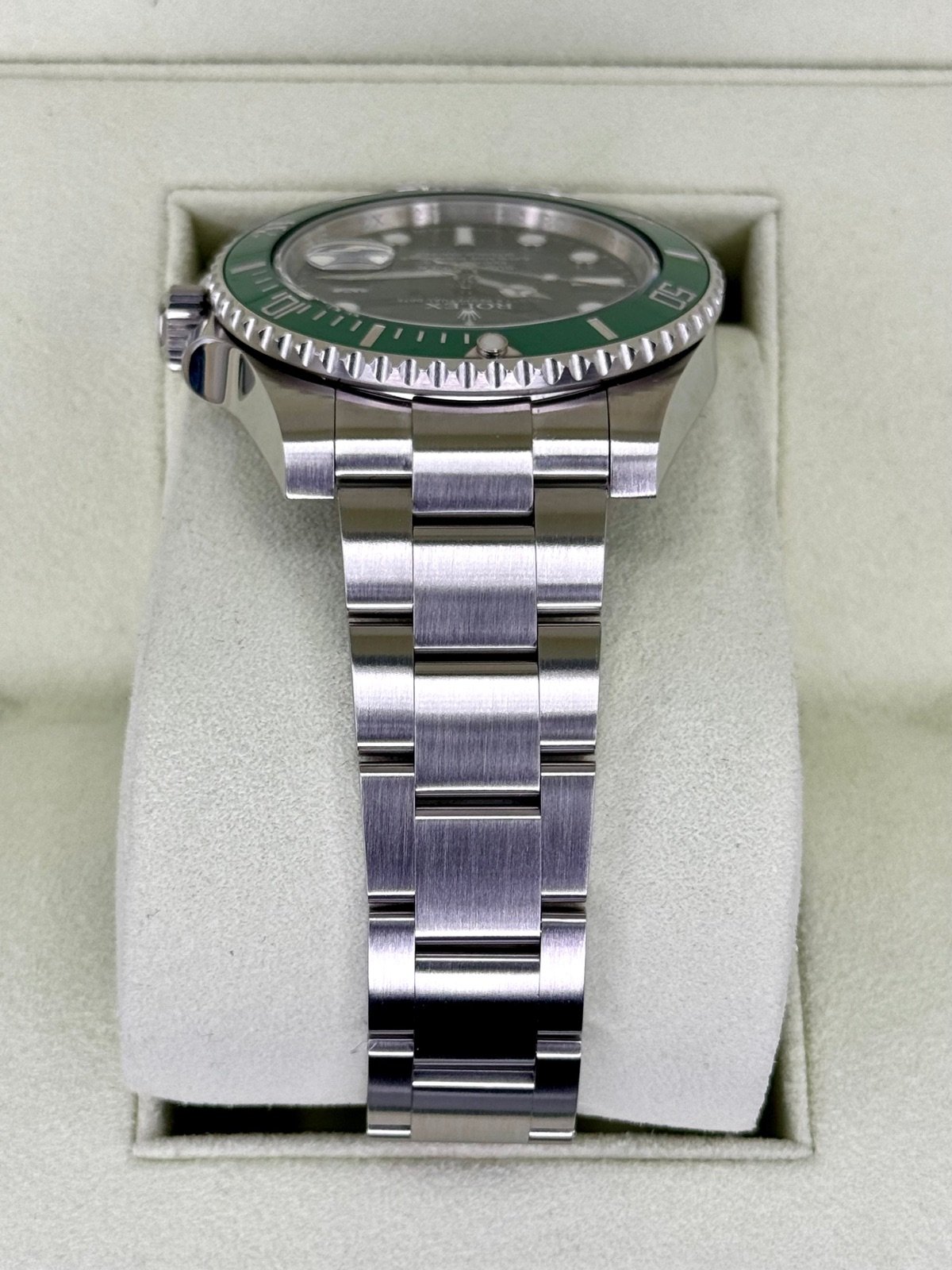 Rolex Submariner “Hulk” 40mm 116610LV Green Dial - Image 4