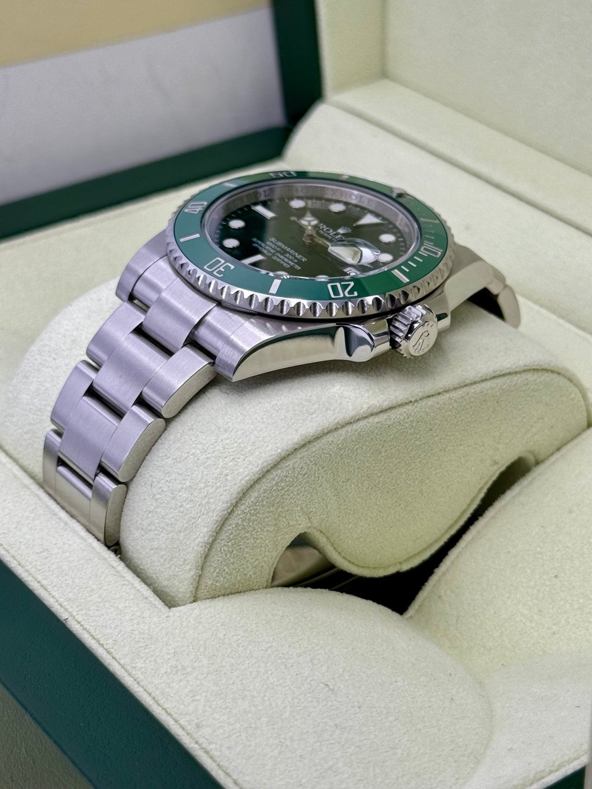 Rolex Submariner “Hulk” 40mm 116610LV Green Dial - Image 5